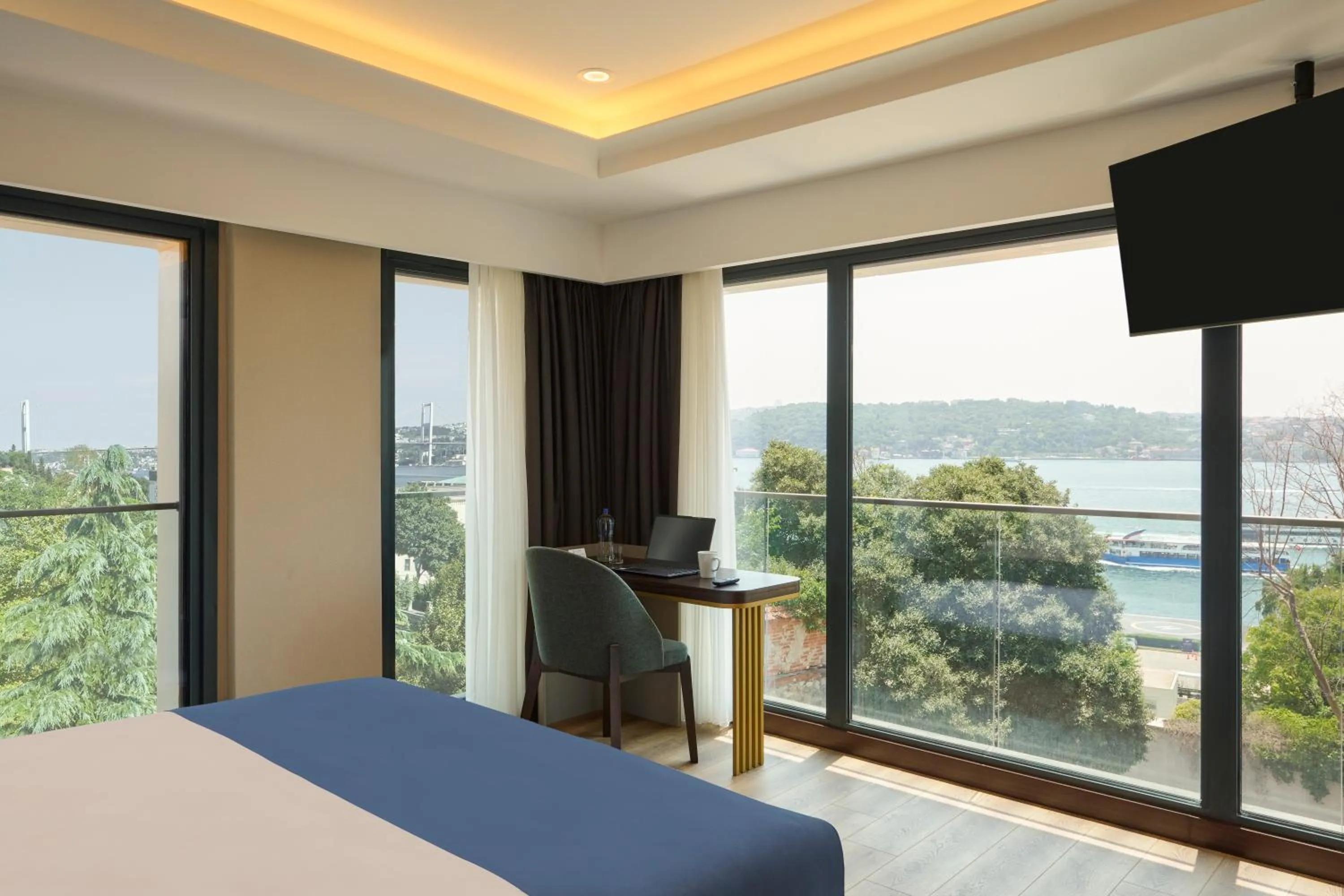 Bed in Çırağan Hotel Bosphorus