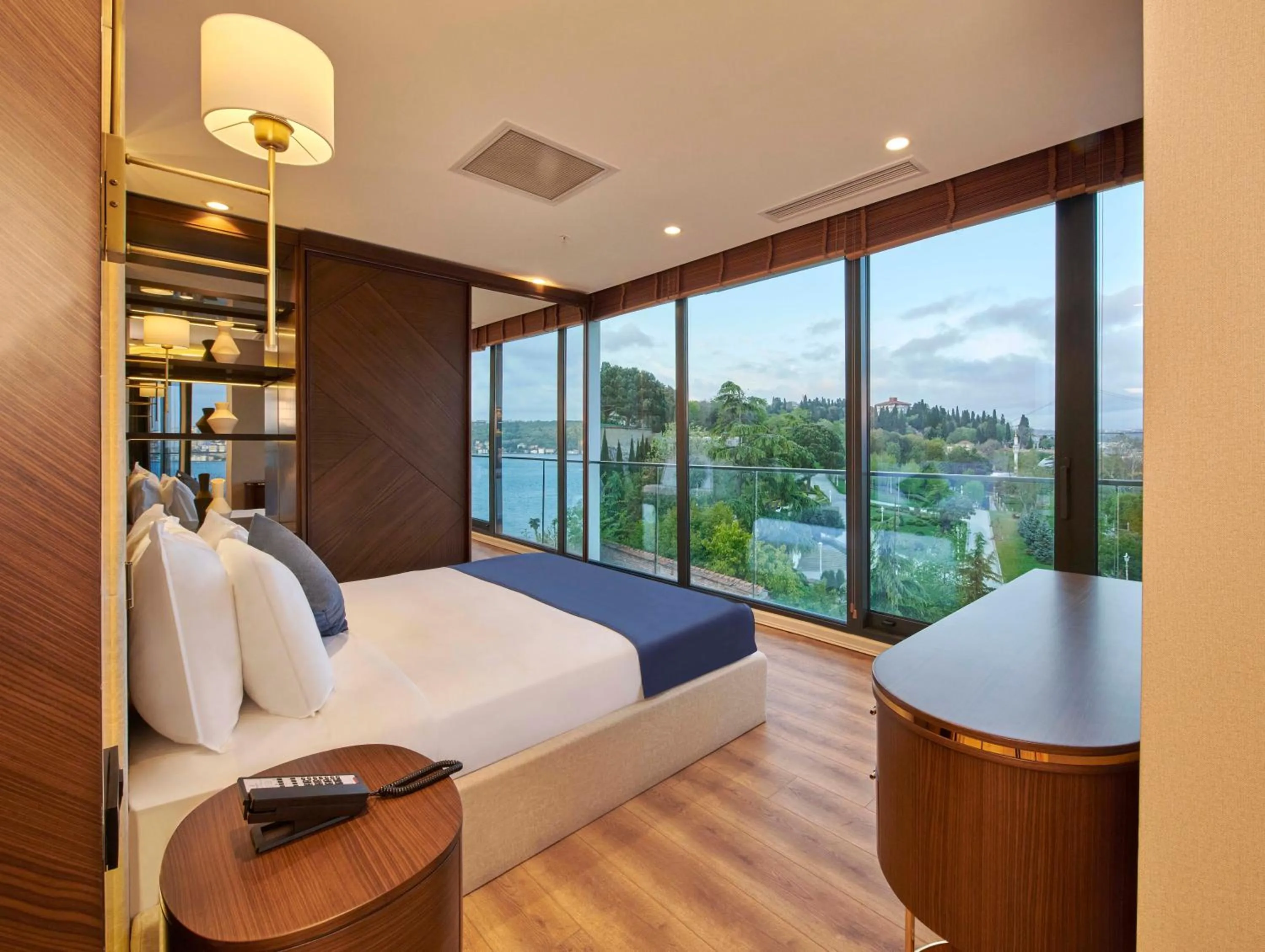 Bed in Çırağan Hotel Bosphorus