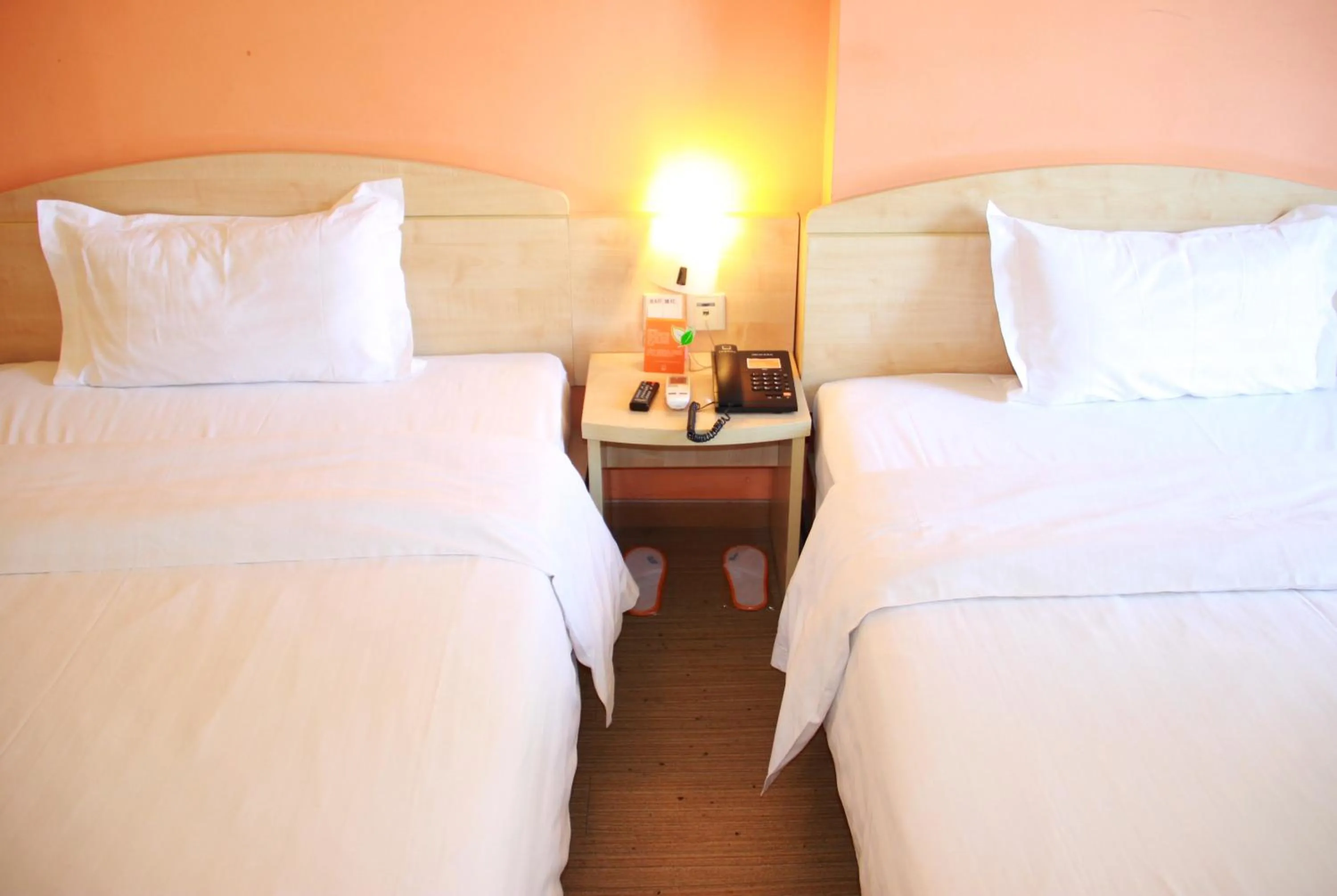 Bed in 7Days Inn Huquan Street Yangjiawan Subway Station