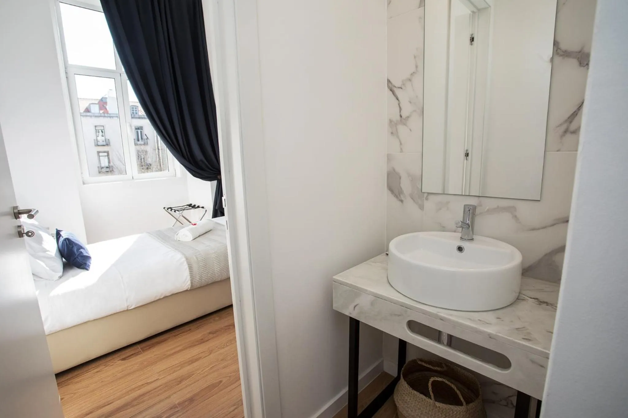 Bathroom, Bed in Lisbon Check-In Guesthouse