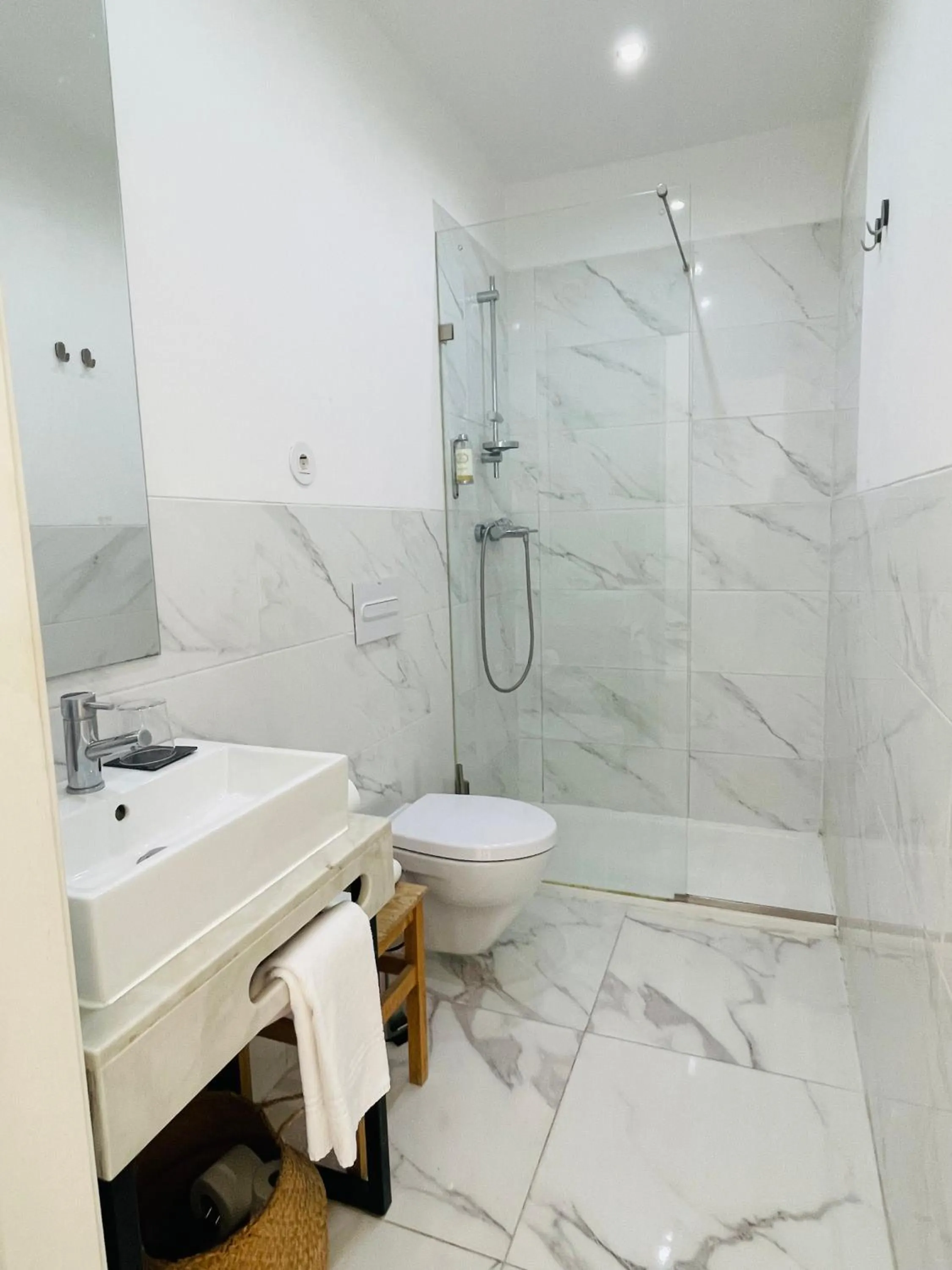 Toilet in Lisbon Check-In Guesthouse