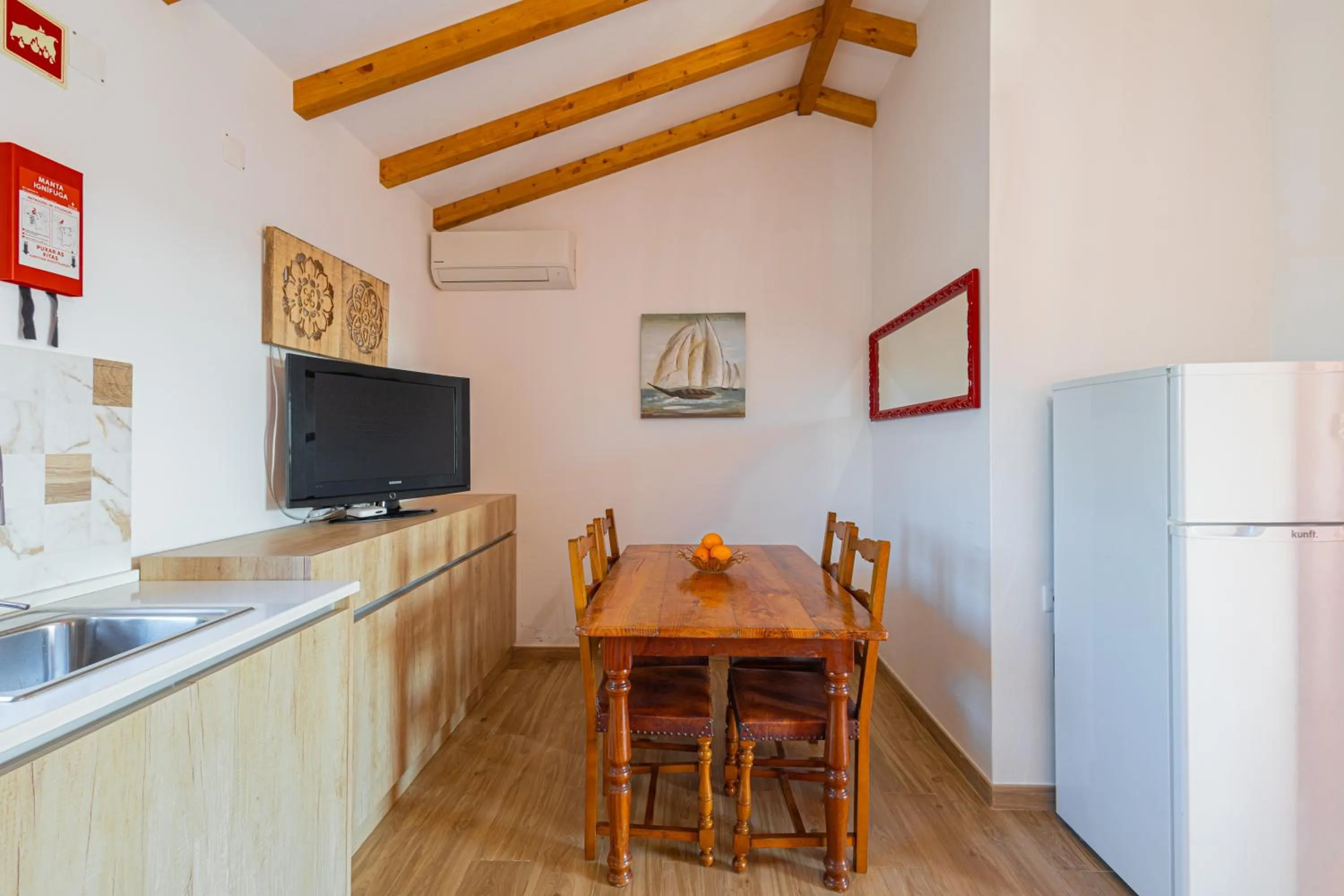 Kitchen or kitchenette in Monte do Cerro