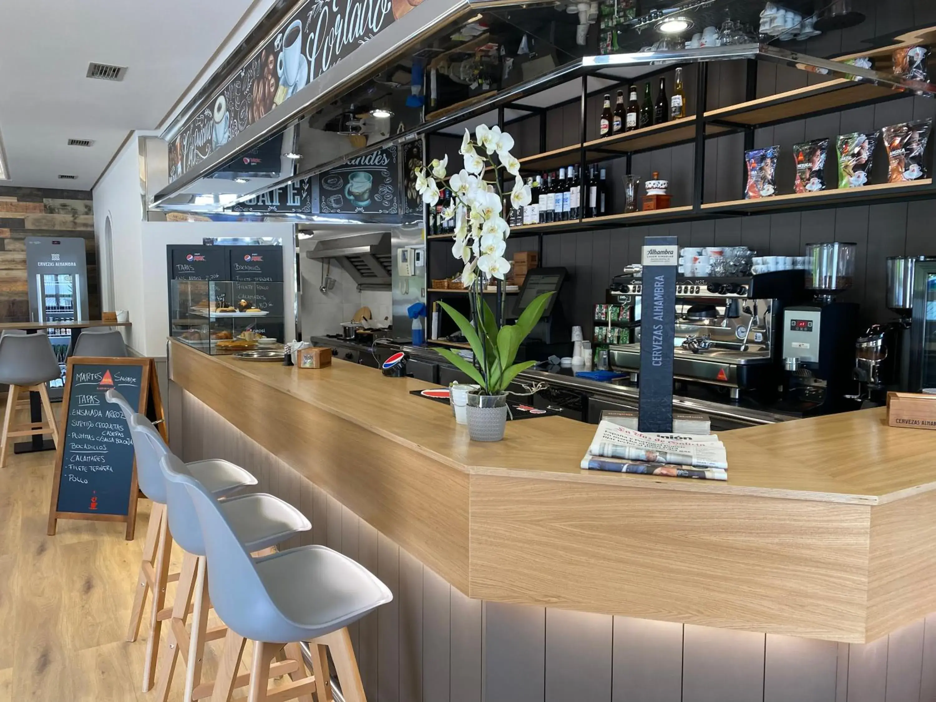 Double Room in Saudade Hostal Cafetería Double Room in Saudade Hostal Cafetería