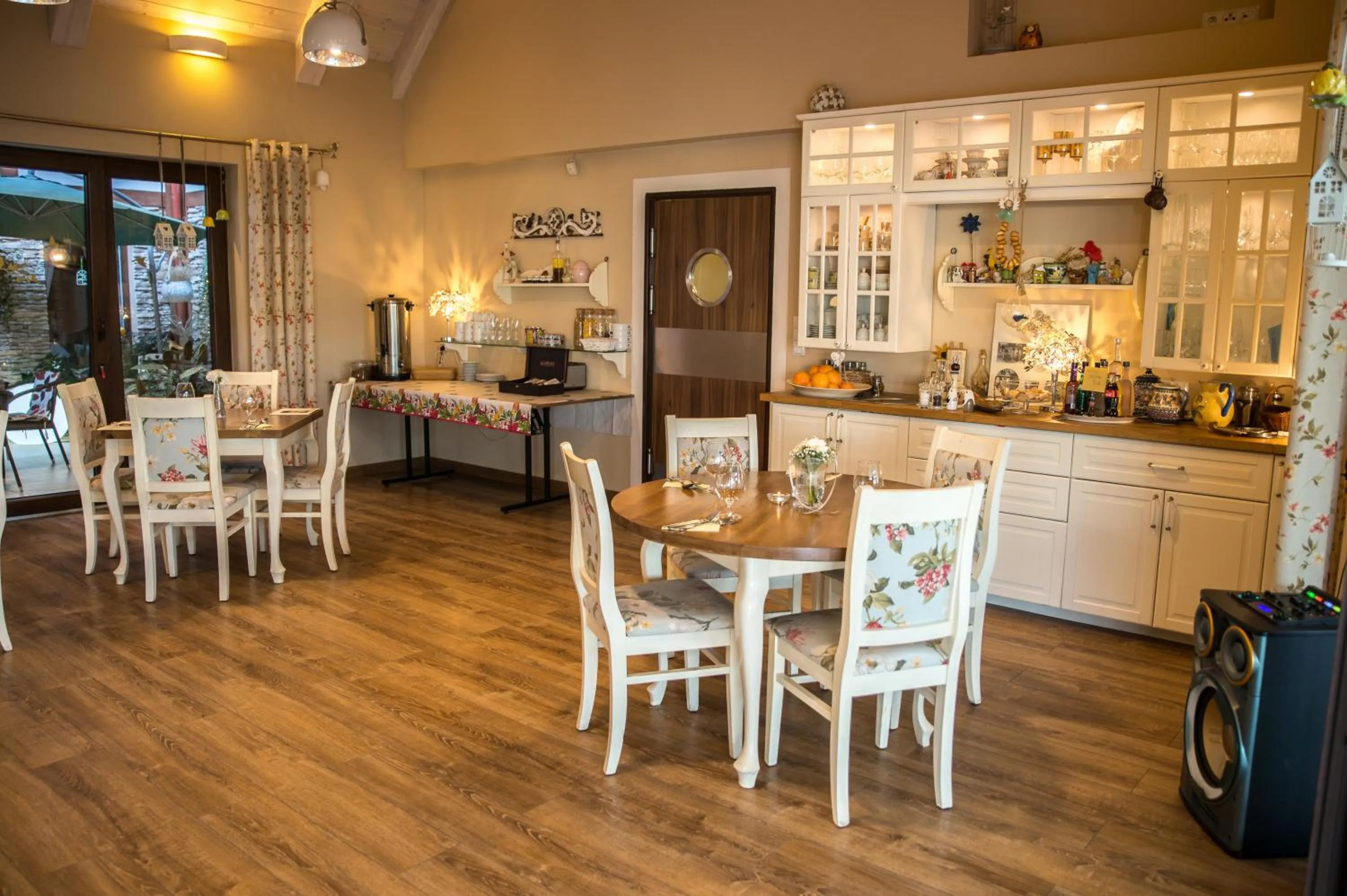 Restaurant/places to eat in Hotel Legnicki & Restauracja