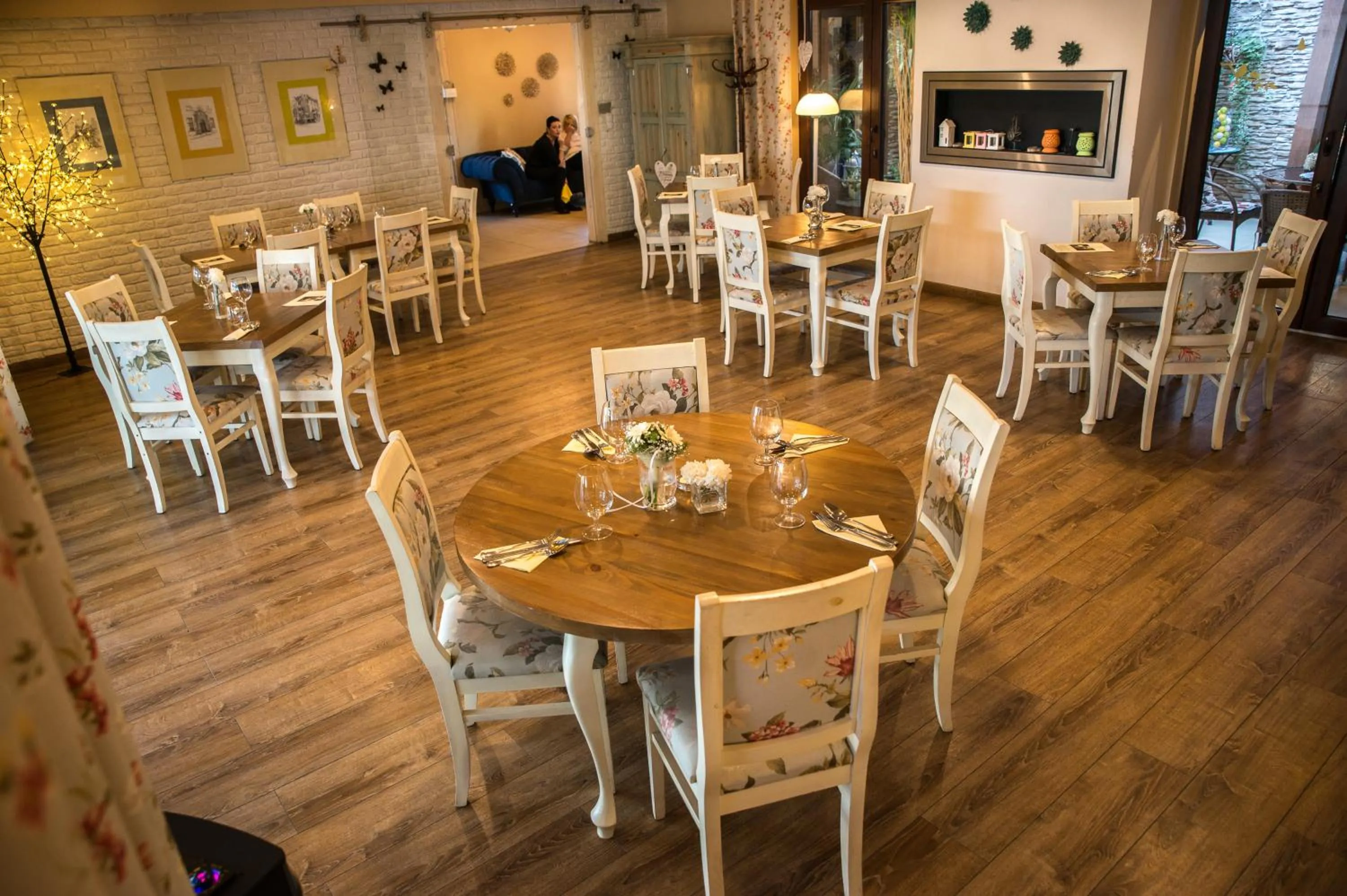 Restaurant/places to eat in Hotel Legnicki & Restauracja