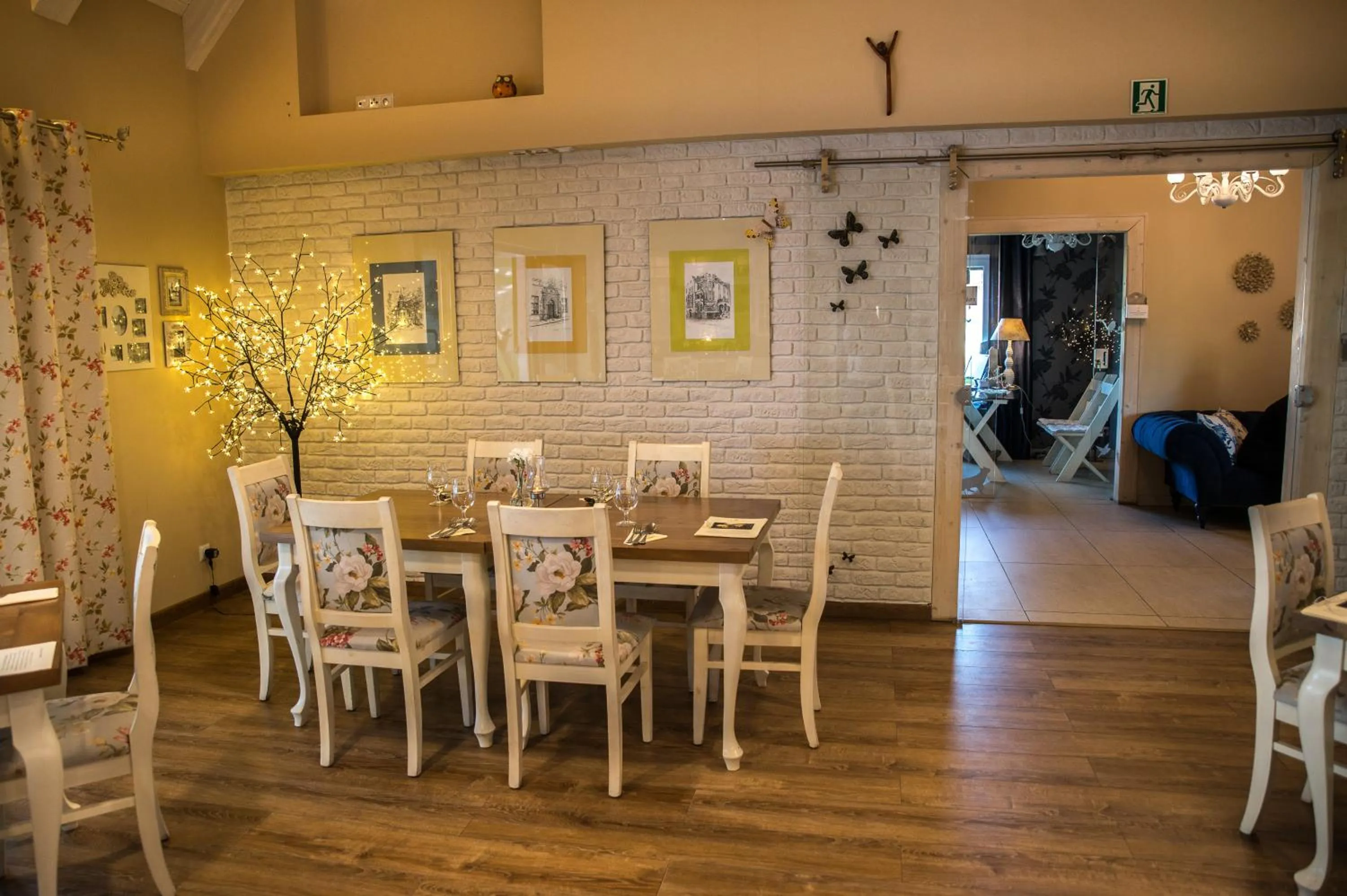 Restaurant/places to eat in Hotel Legnicki & Restauracja