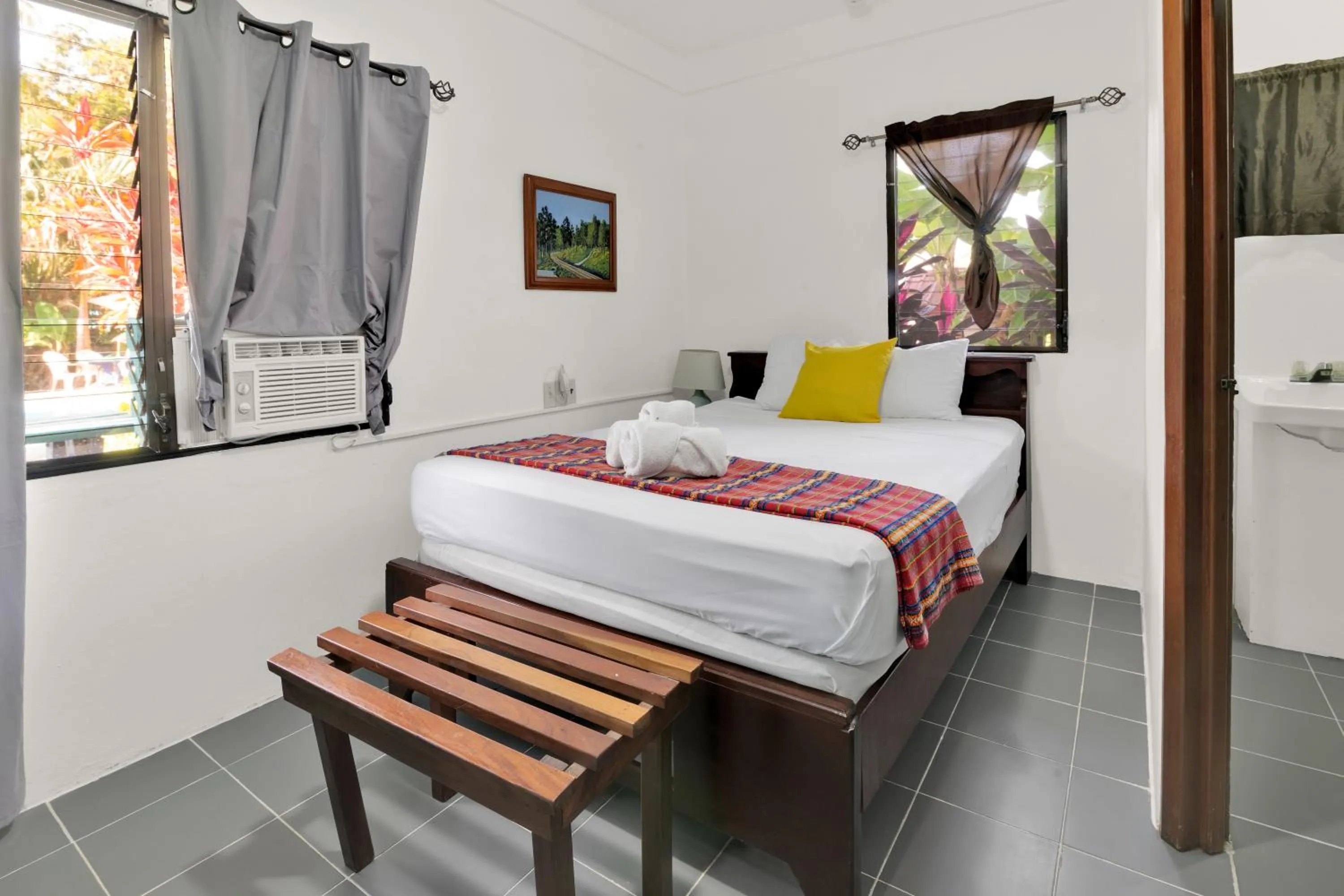 Bed in Drift Inn Cayo