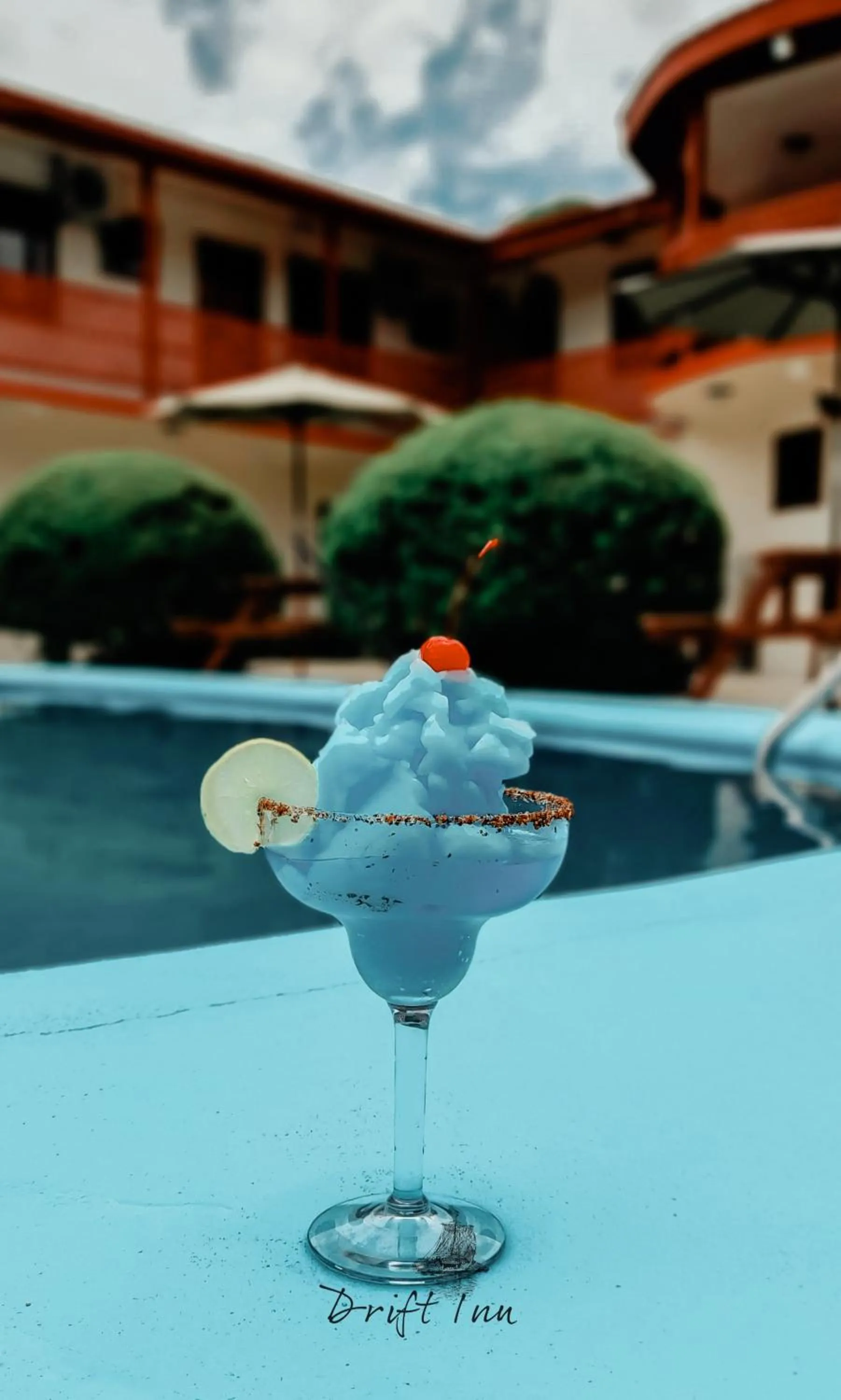 Pool view in Drift Inn Cayo