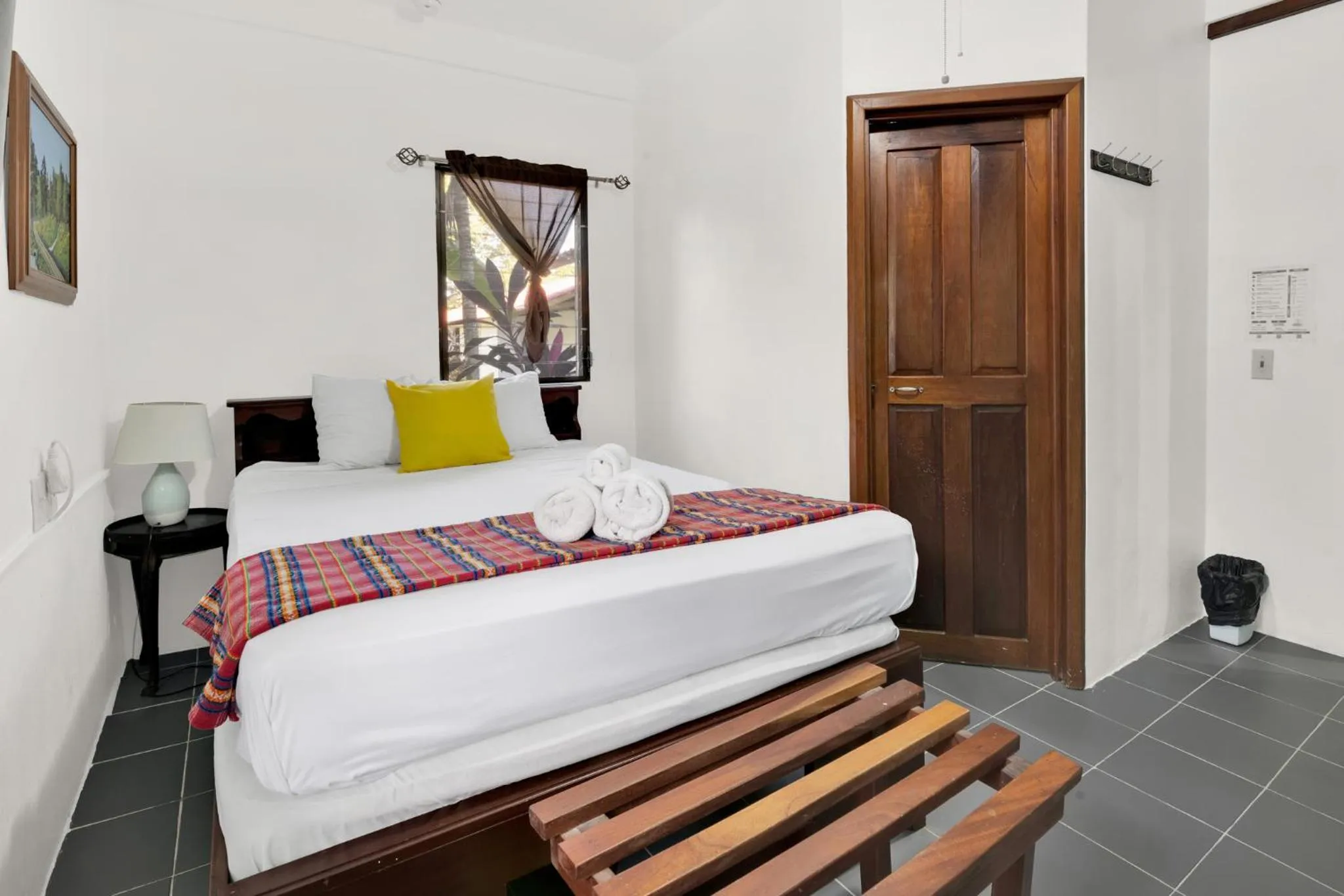 Bedroom, Bed in Drift Inn Cayo