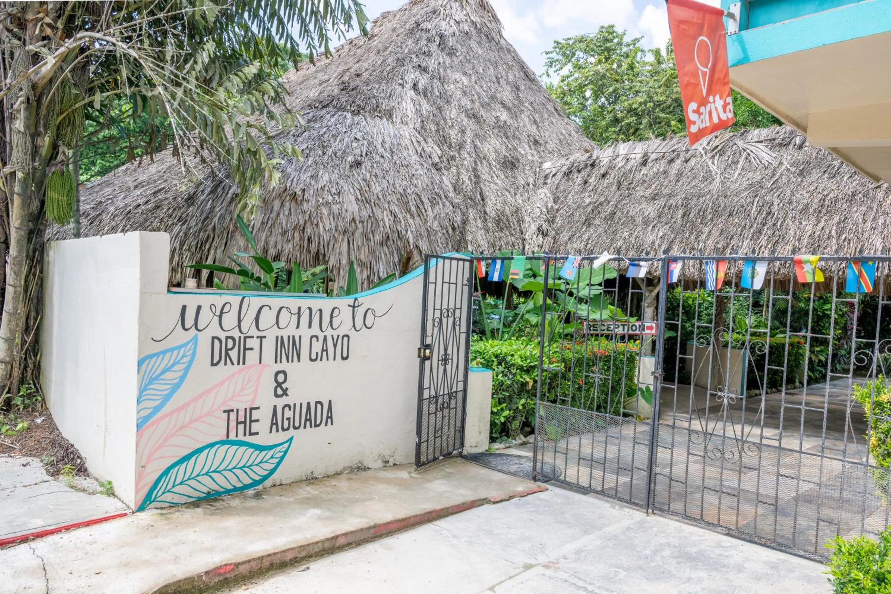 Property building in Drift Inn Cayo