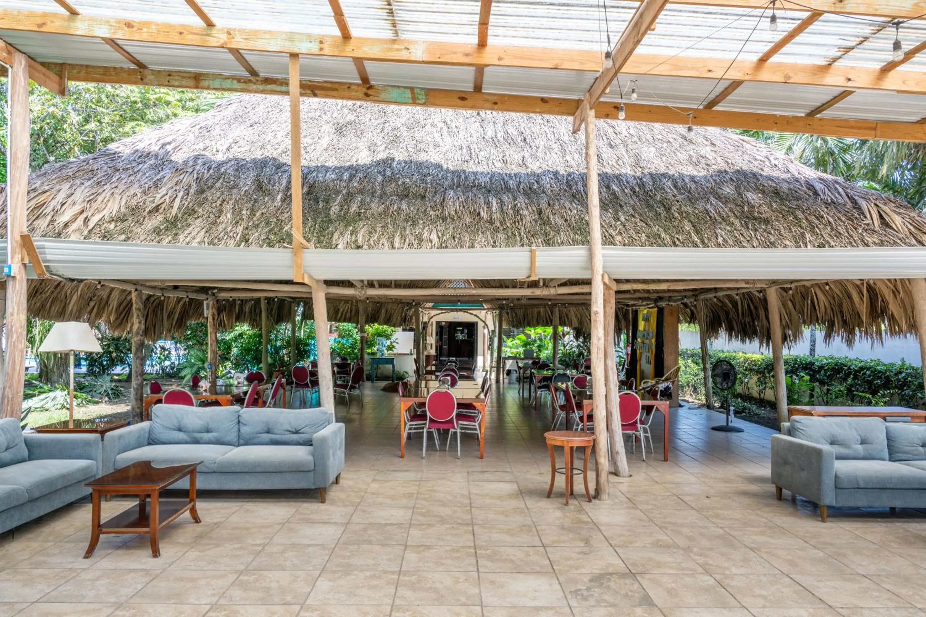 Dining area in Drift Inn Cayo