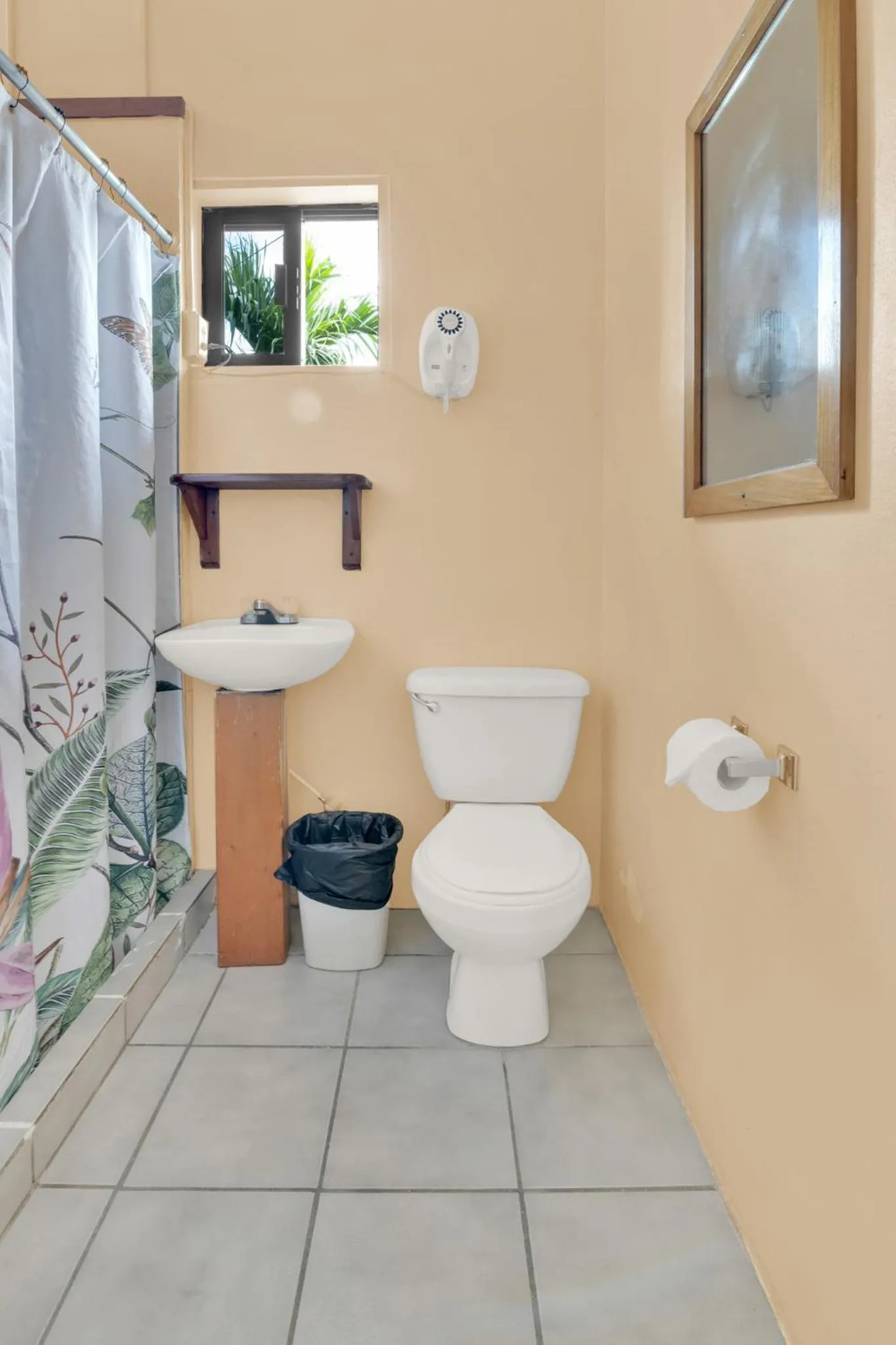 Bathroom in Drift Inn Cayo