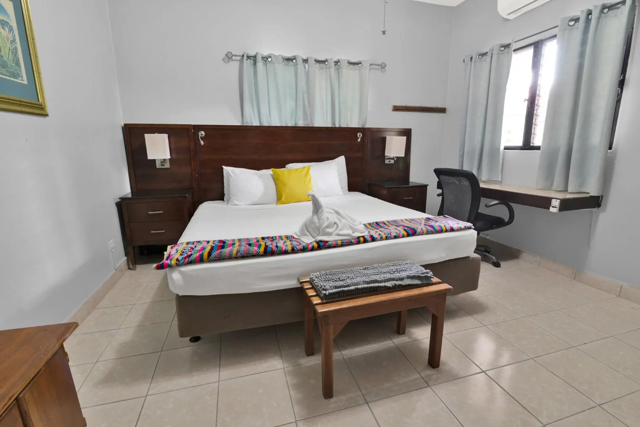 Bed in Drift Inn Cayo