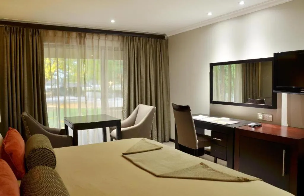 Bed in Cresta Riley's Hotel