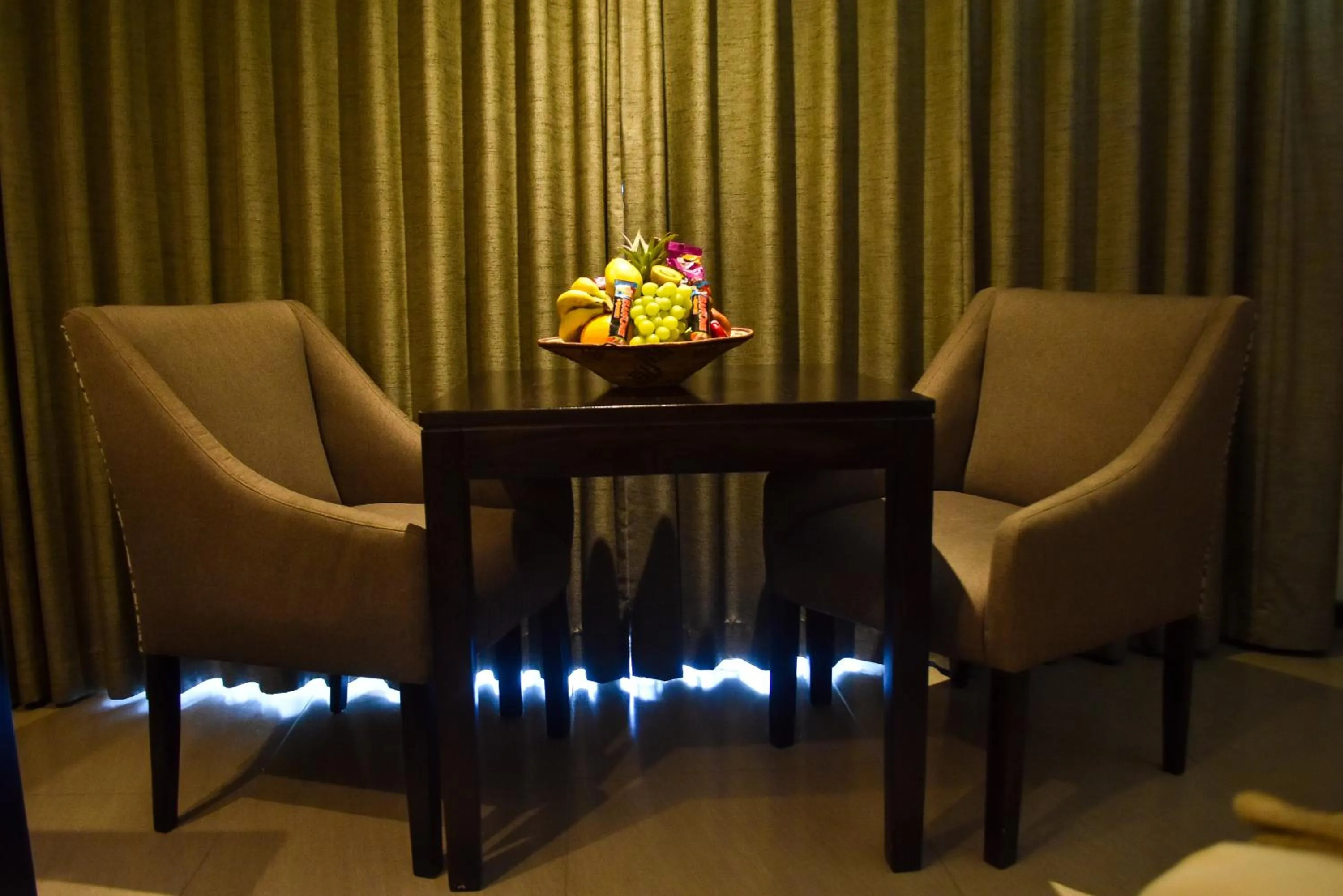 Seating area in Cresta Riley's Hotel