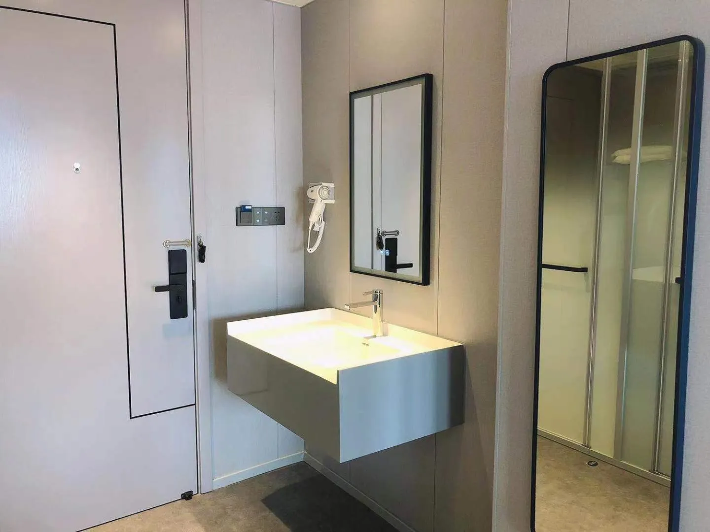 Bathroom in 7Days Inn Shanghai Yichuan Road