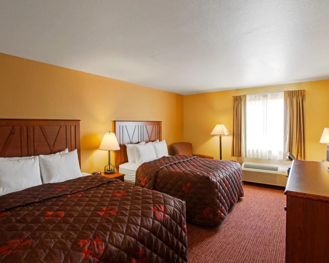 Bed in Rodeway Inn & Suites Phillipsburg