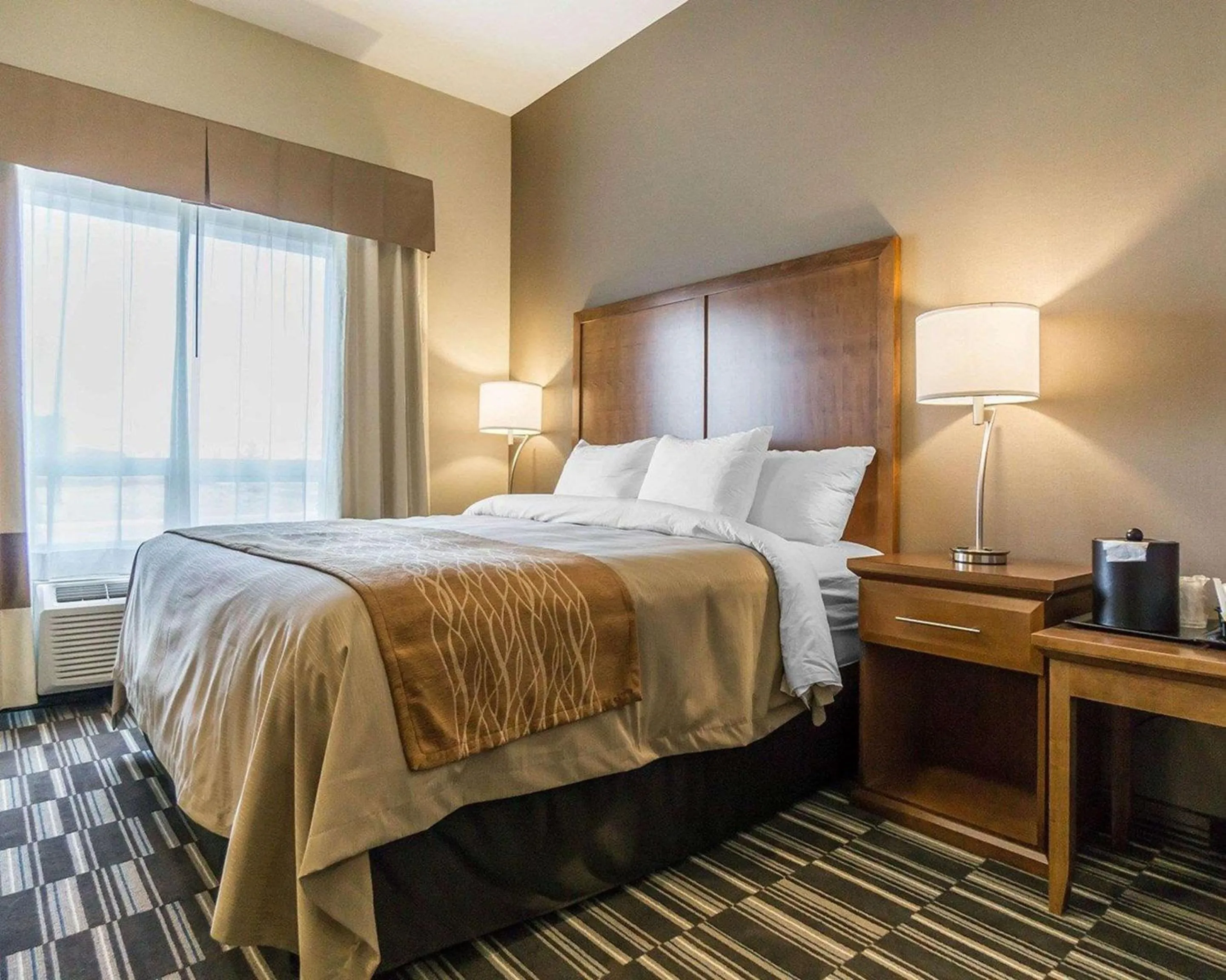 Bedroom, Bed in Comfort Inn & Suites Edmonton International Airport