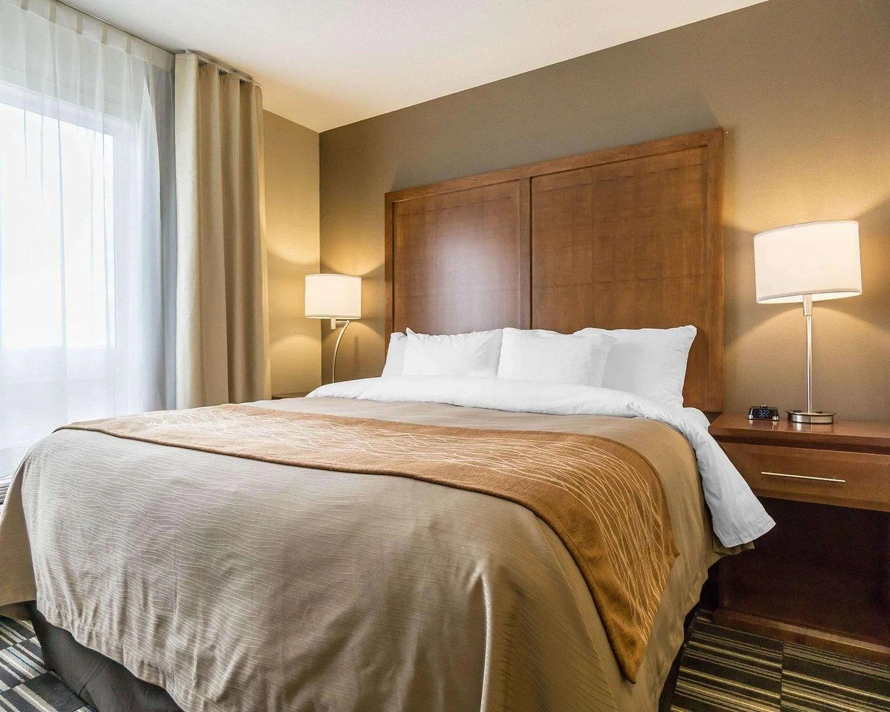 Bedroom, Bed in Comfort Inn & Suites Edmonton International Airport