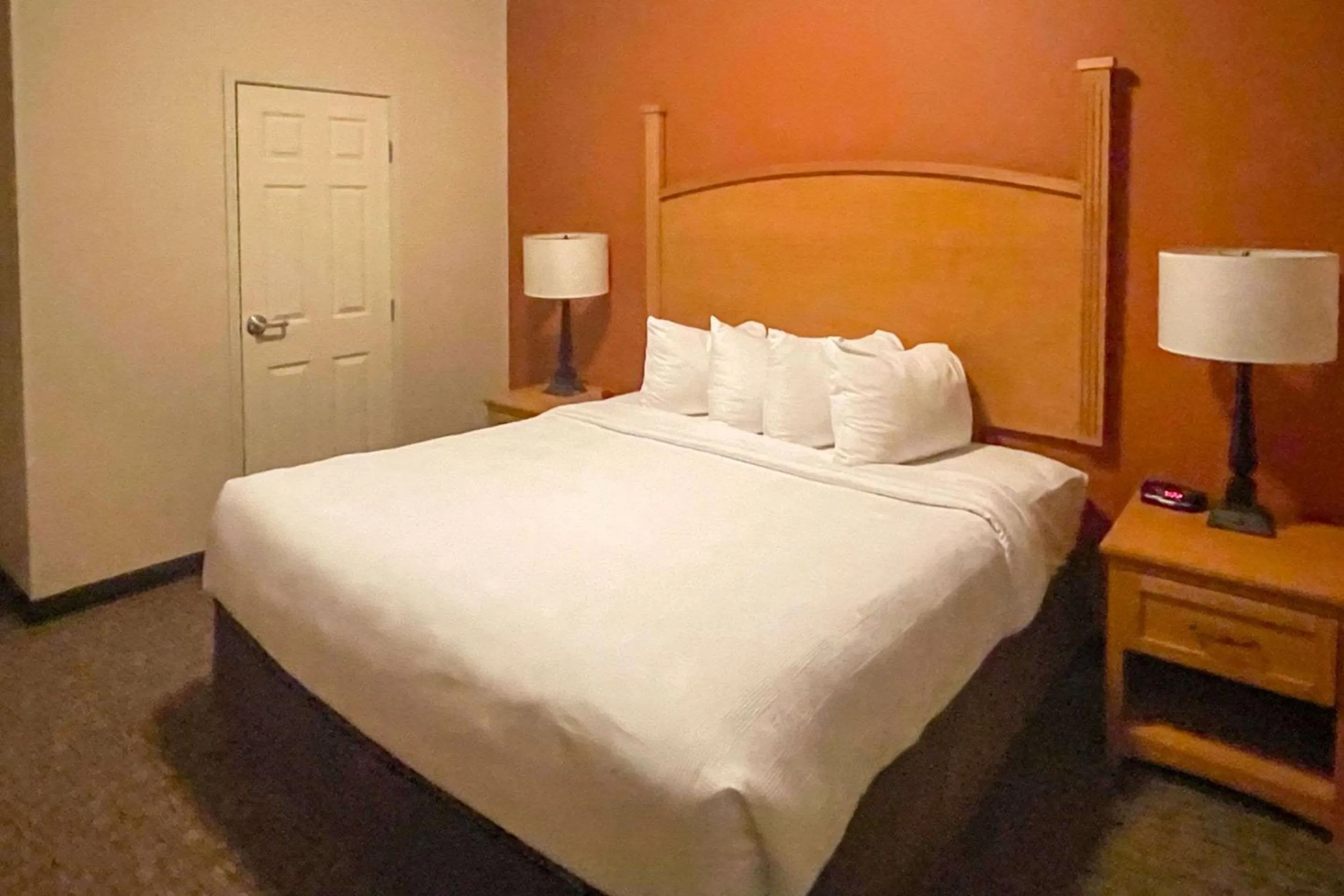 Bedroom, Bed in MainStay Suites Sidney - Medical Center