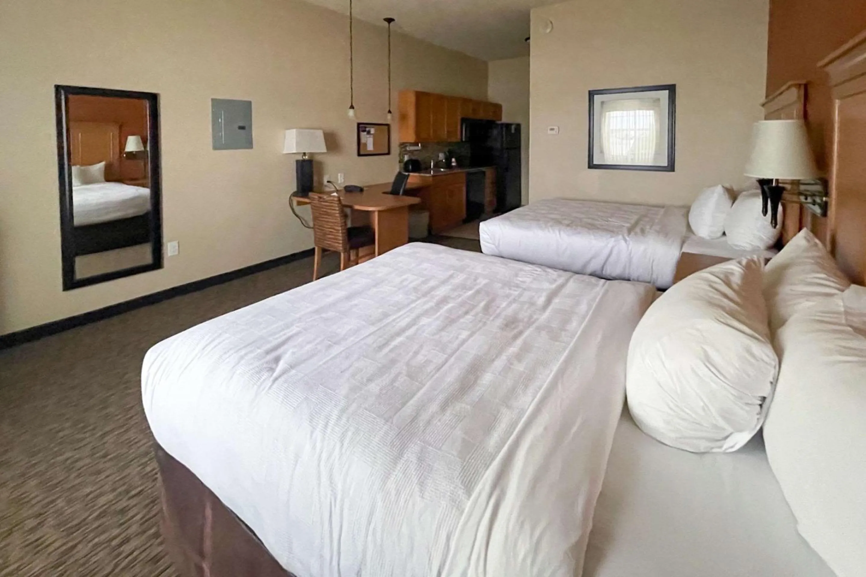 Bedroom, Bed in MainStay Suites Sidney - Medical Center