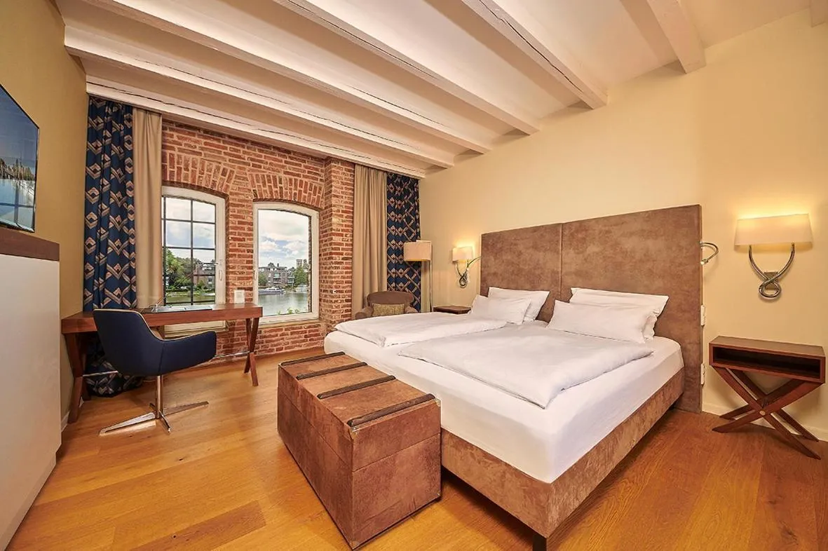 Bed in Hotel Hafenspeicher