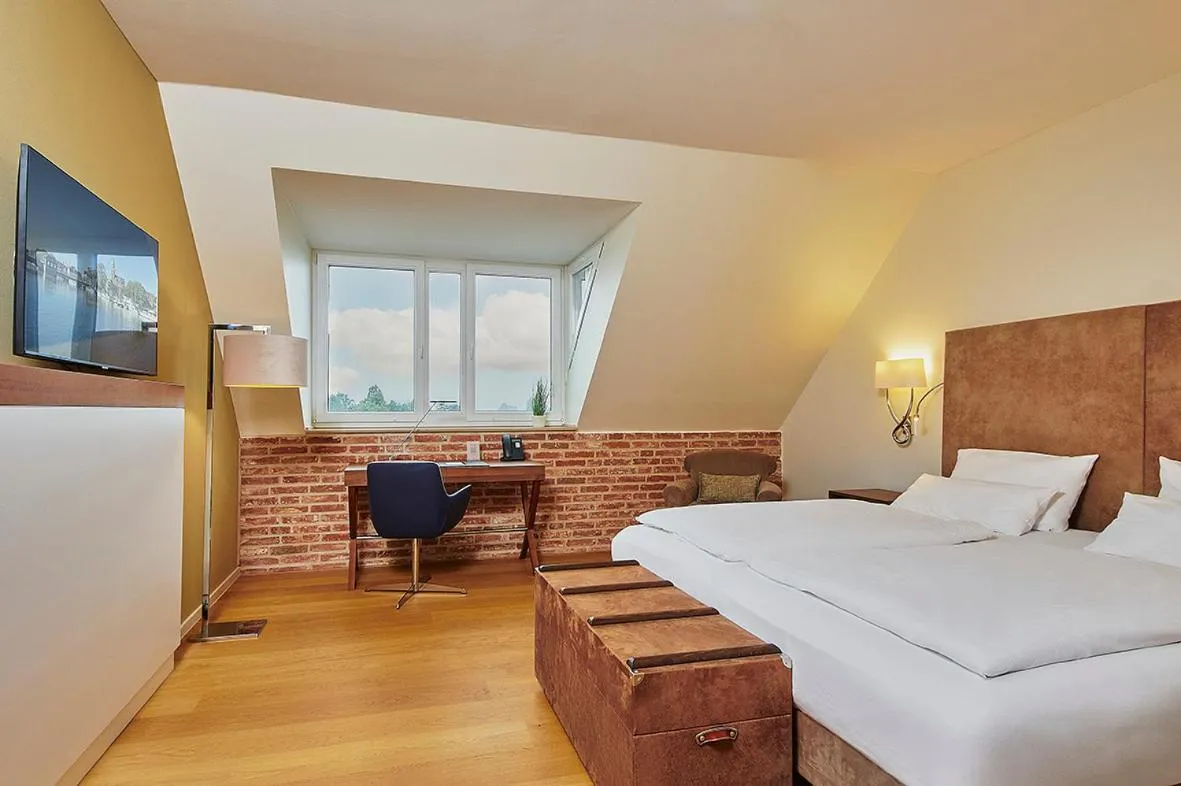 Bed in Hotel Hafenspeicher