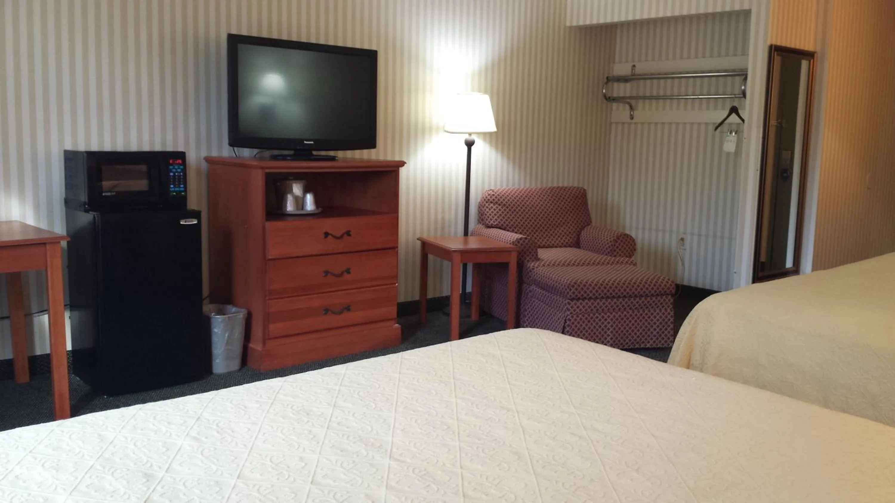 Bedroom, Bed in Rodeway Inn Joint Base Andrews Area