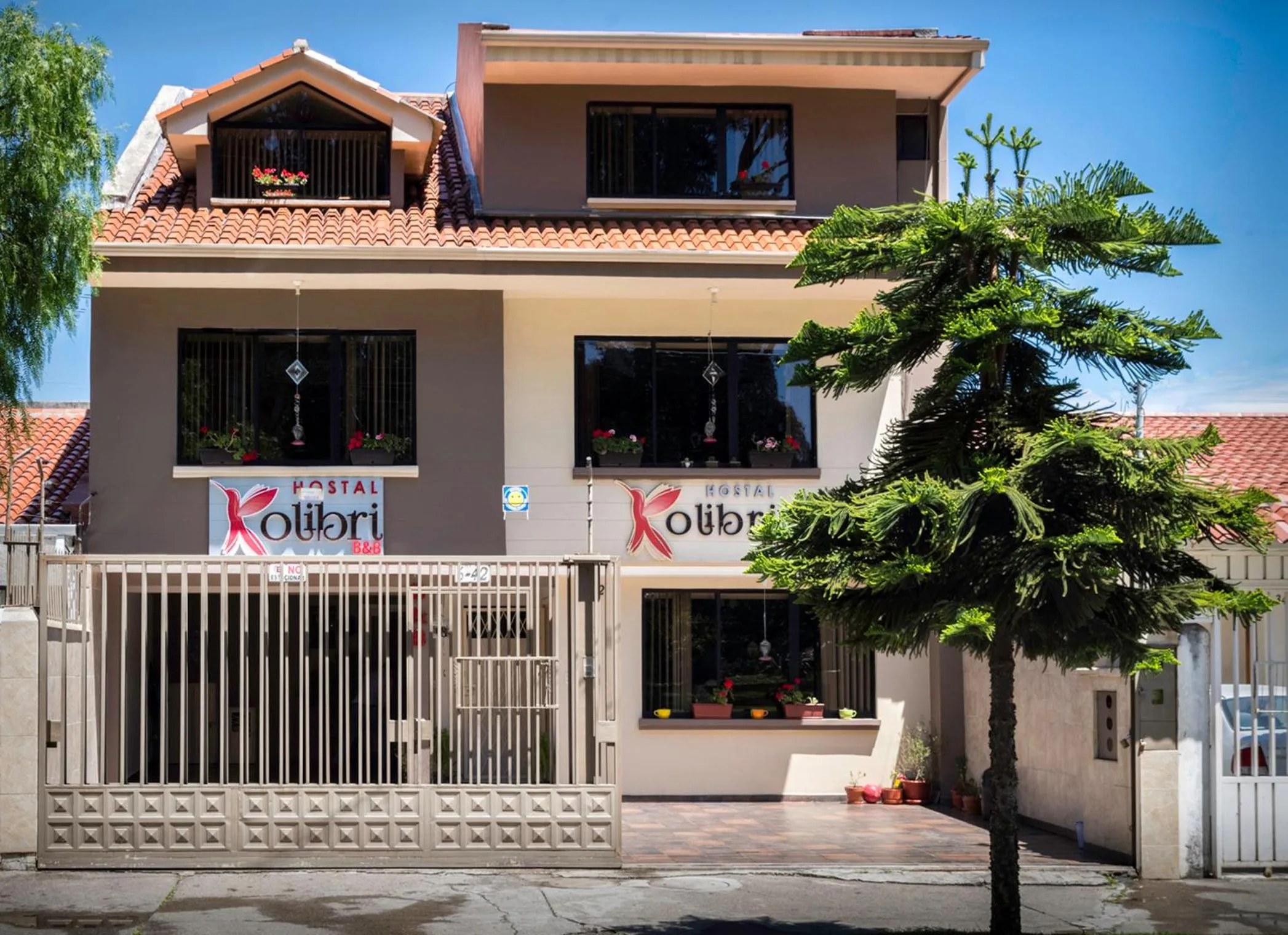 Property building in Hostal Kolibri B&B