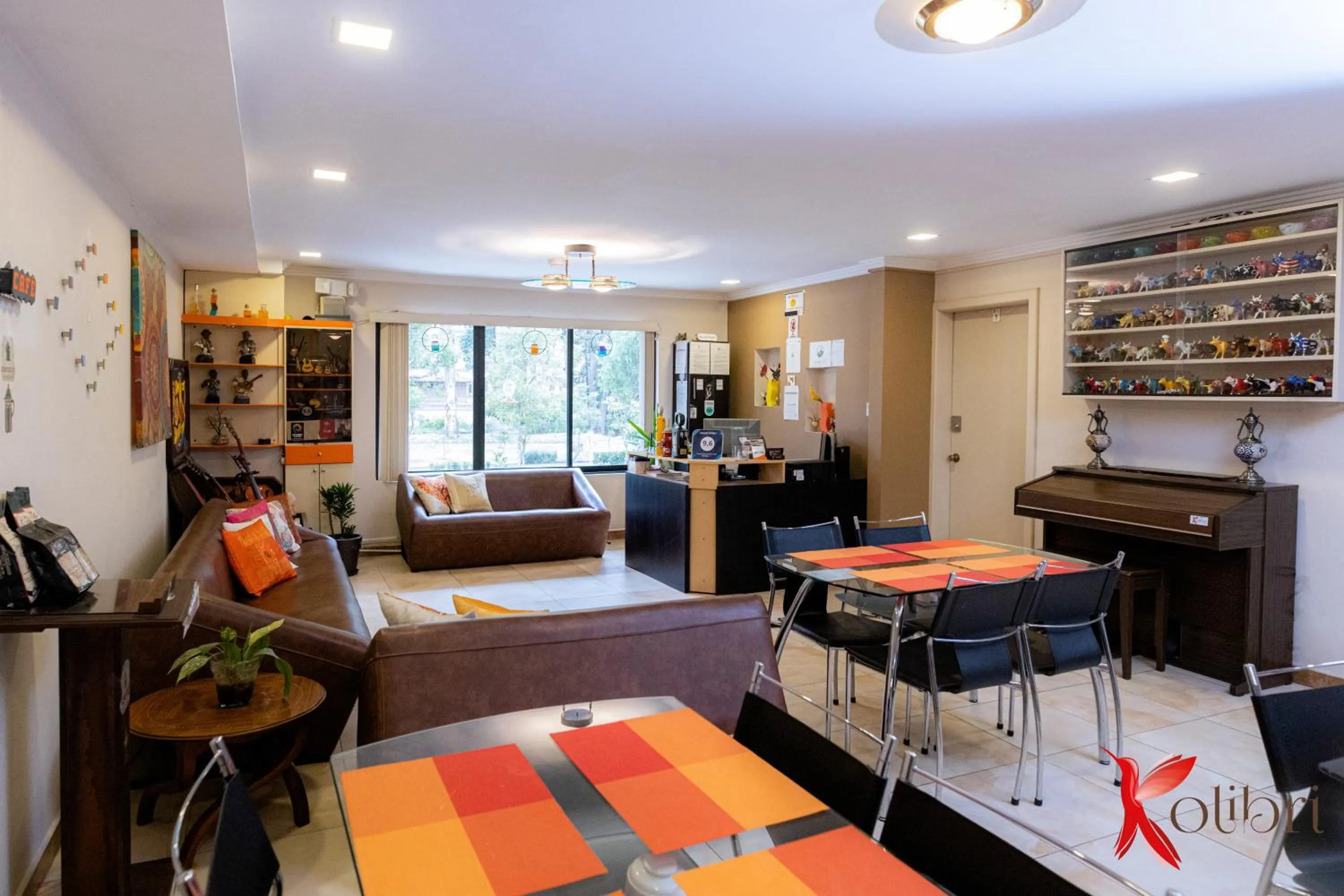 Seating area in Hostal Kolibri B&B