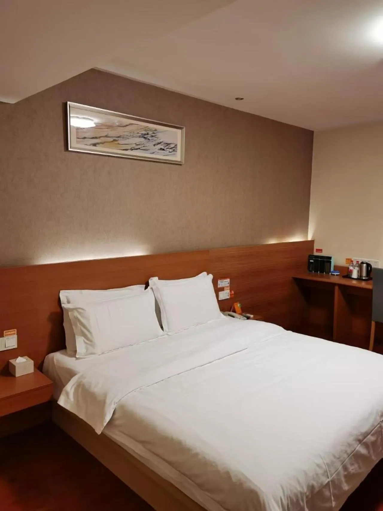 Bed in 7Days Hotel Premium Xi'an Bell Tower Anyuanmen Metro Station
