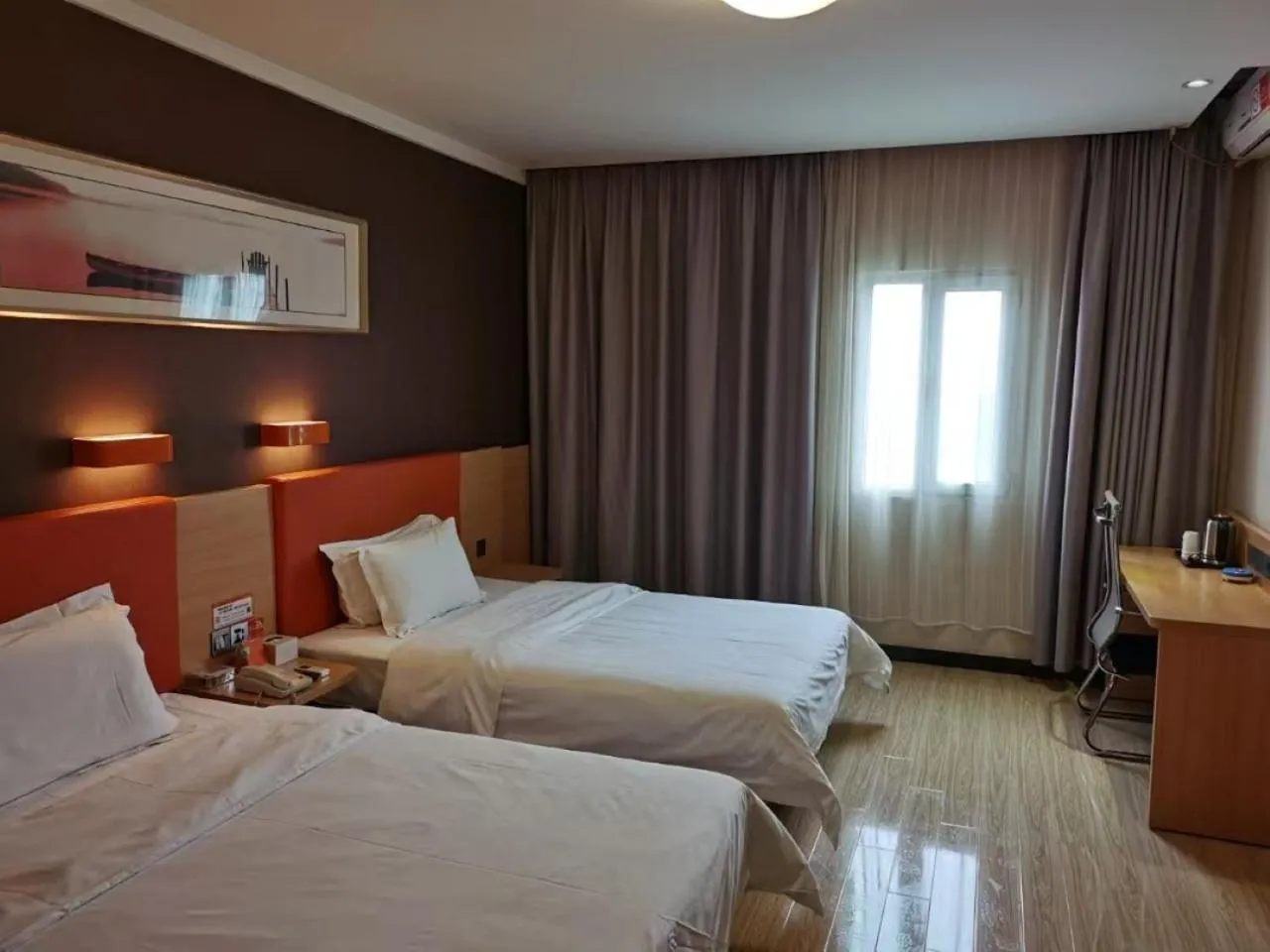 Photo of the whole room in 7Days Hotel Premium Xi'an Bell Tower Anyuanmen Metro Station