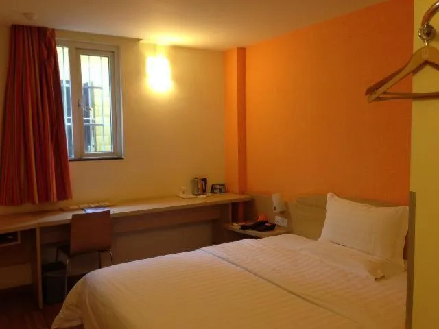 Bed in 7Days Inn Kunming South Huancheng Road