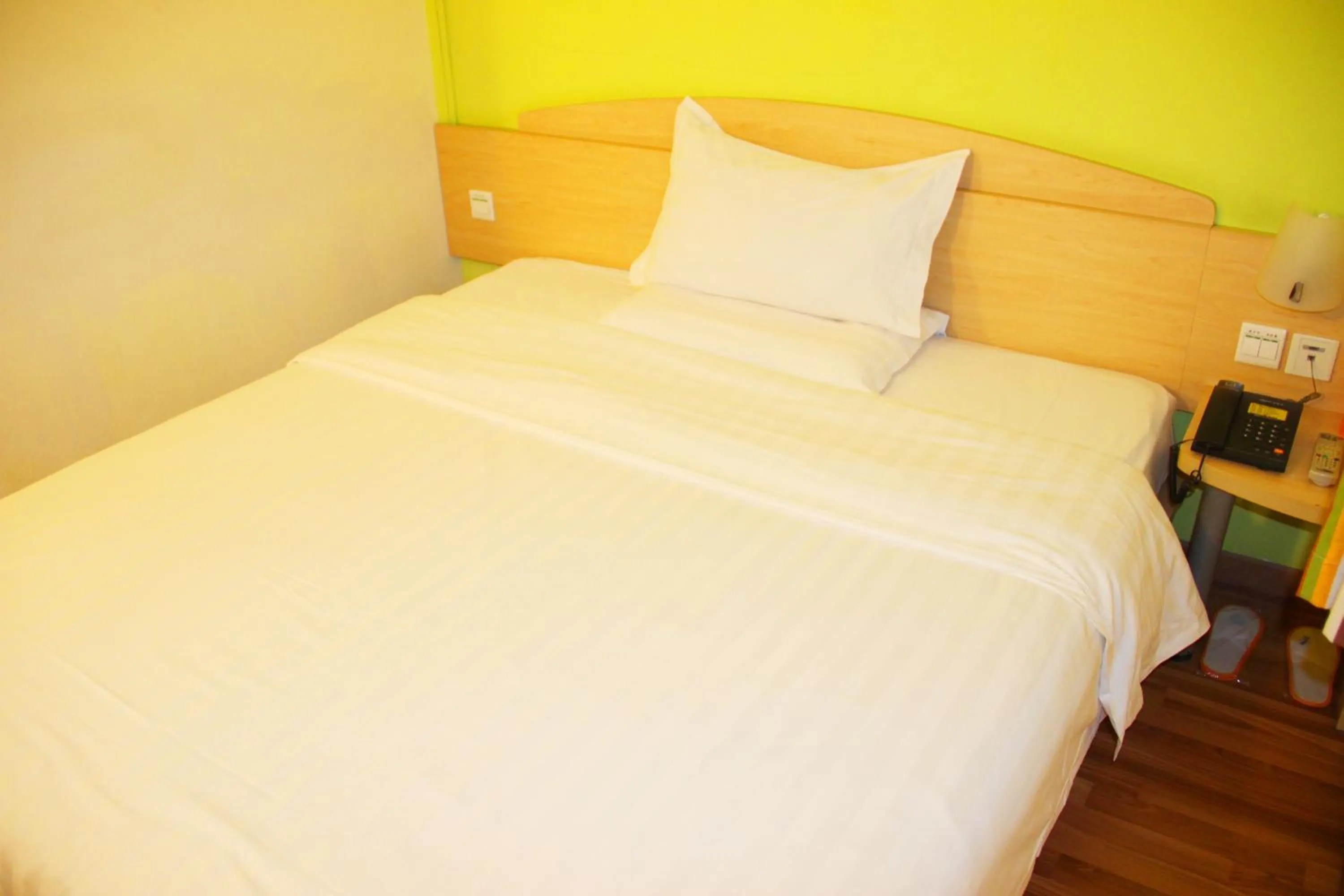 Bed in 7Days Inn Wuchang Railway Station