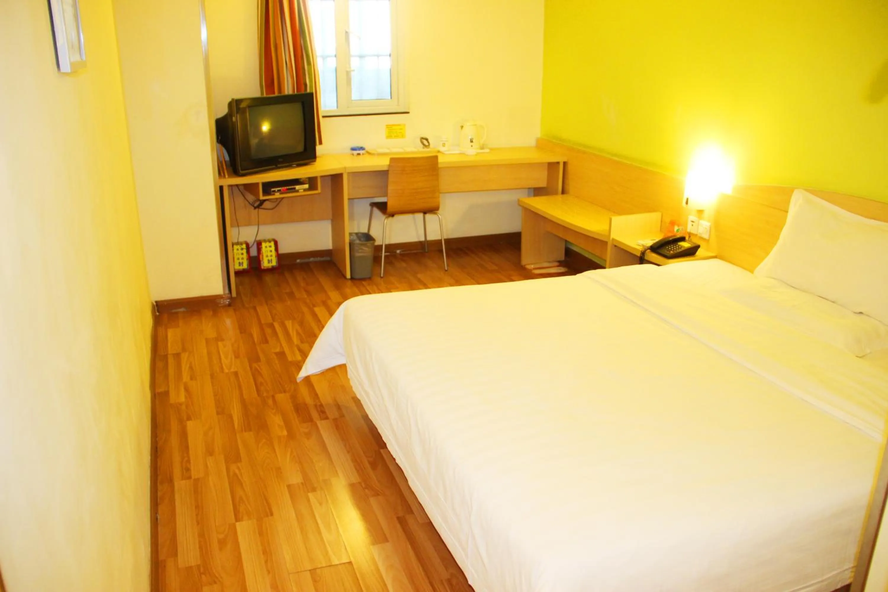 Bed in 7Days Inn Wuchang Railway Station