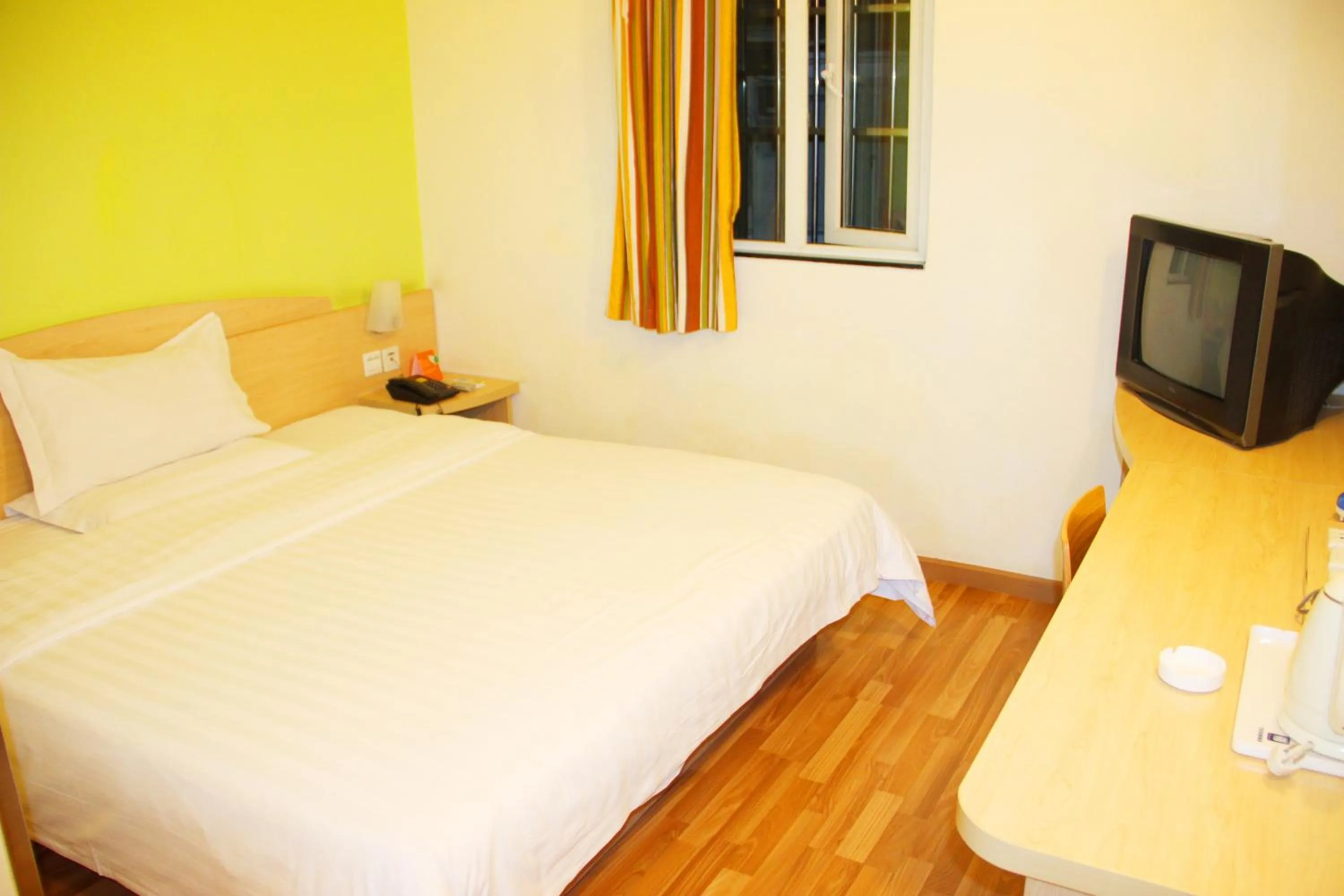 Bed in 7Days Inn Wuchang Railway Station