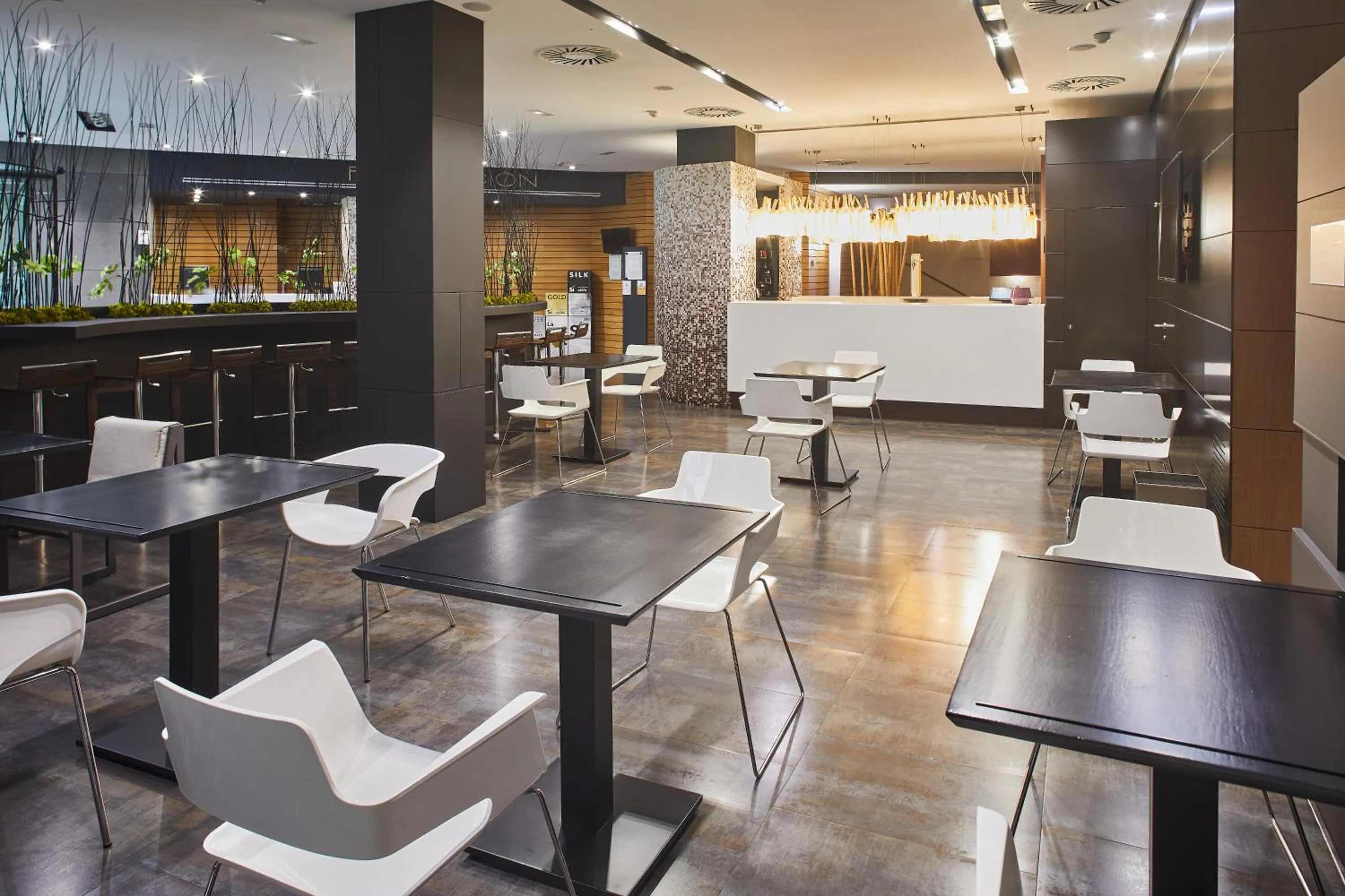 Restaurant/places to eat in Silken Gran Teatro