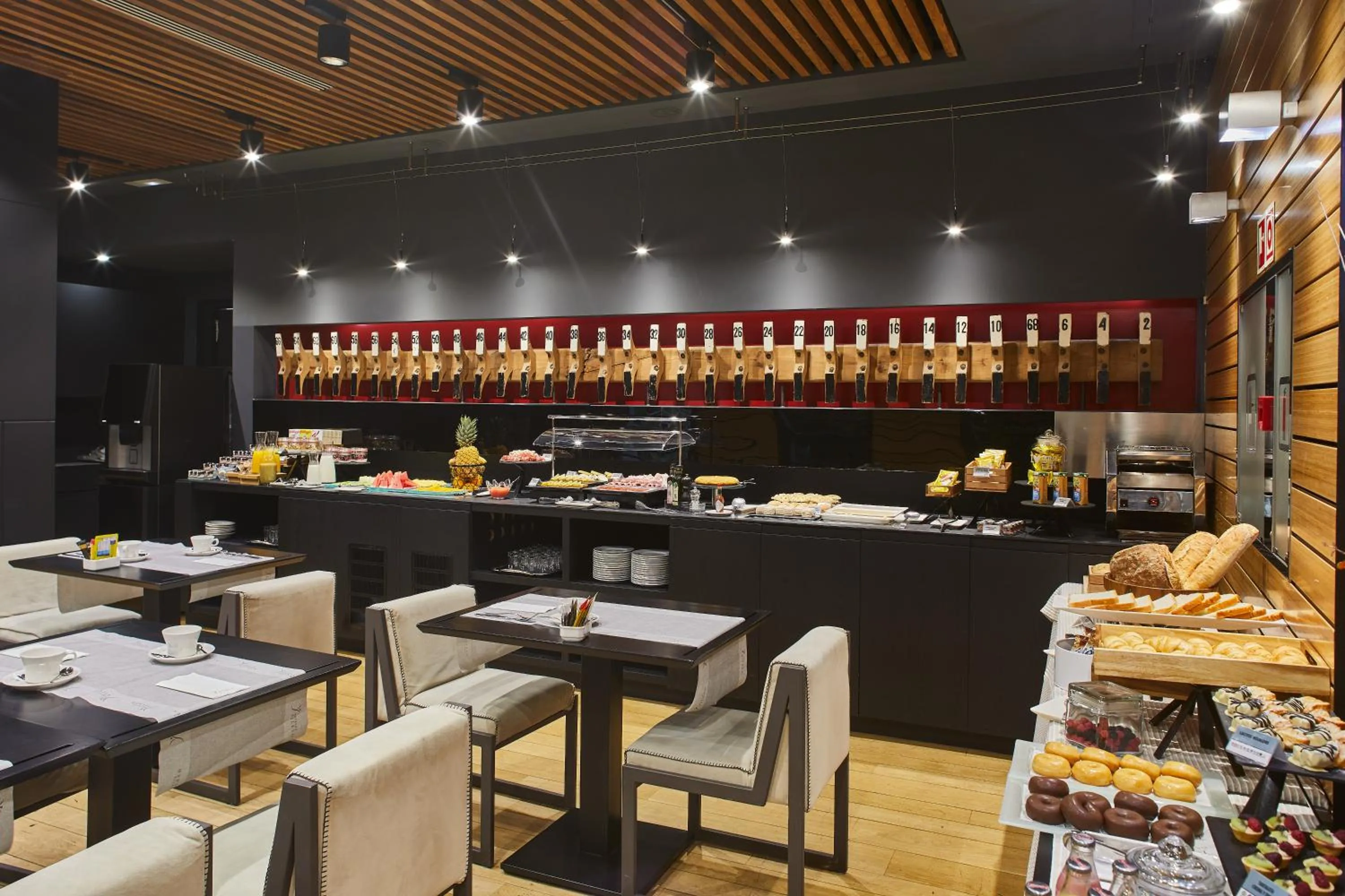 Restaurant/places to eat in Silken Gran Teatro