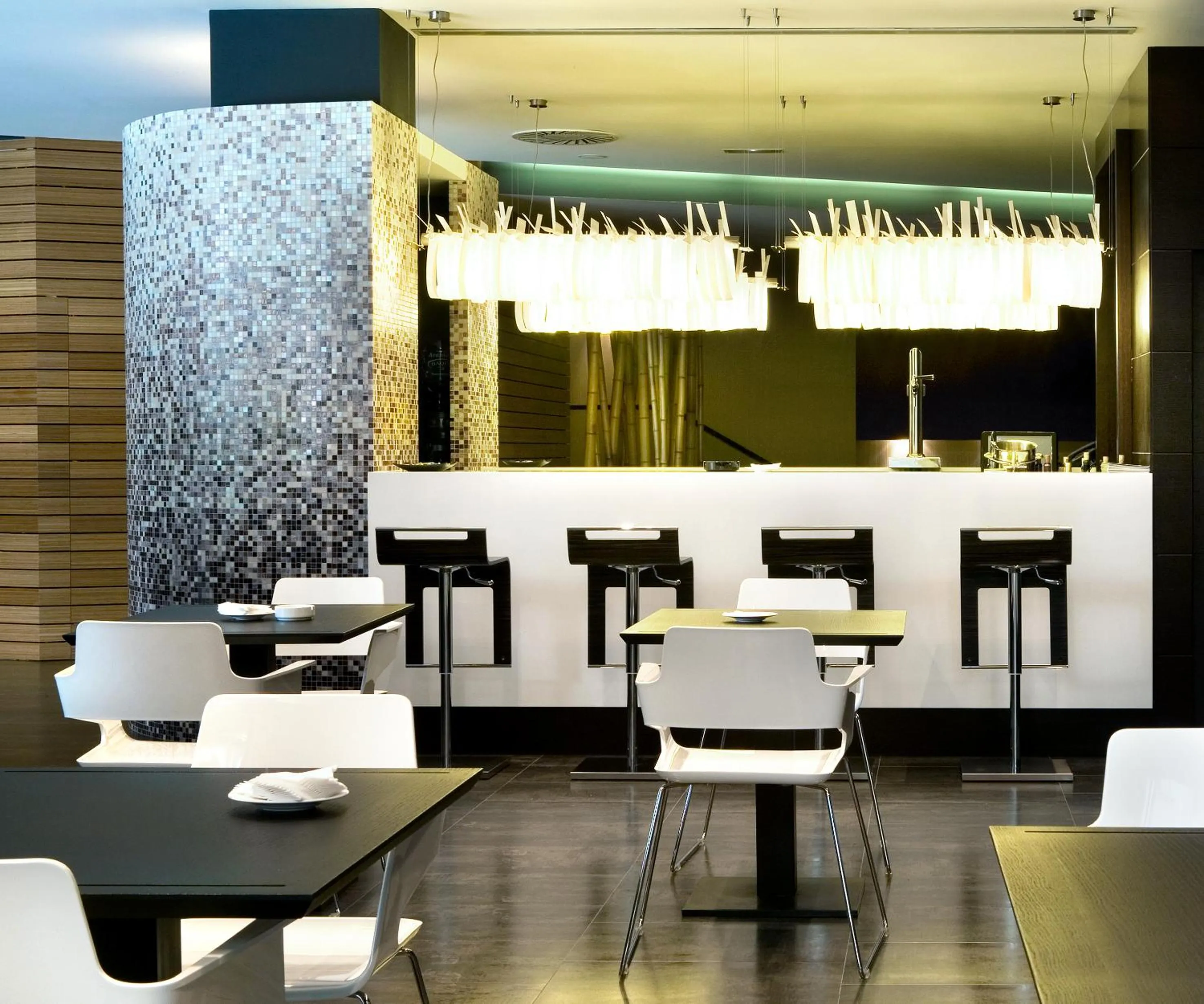 Restaurant/places to eat in Silken Gran Teatro