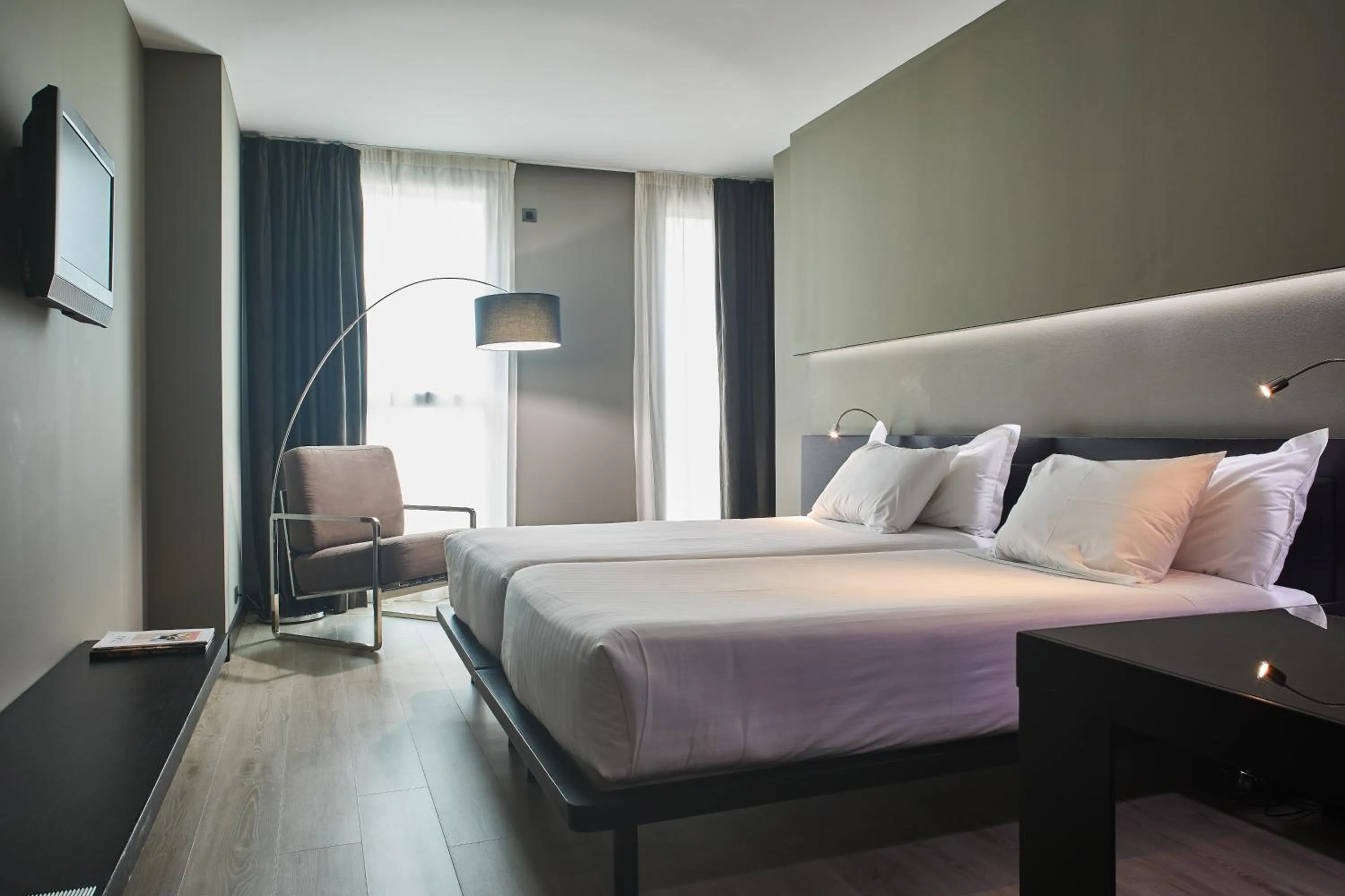 Bedroom, Bed in Silken Gran Teatro