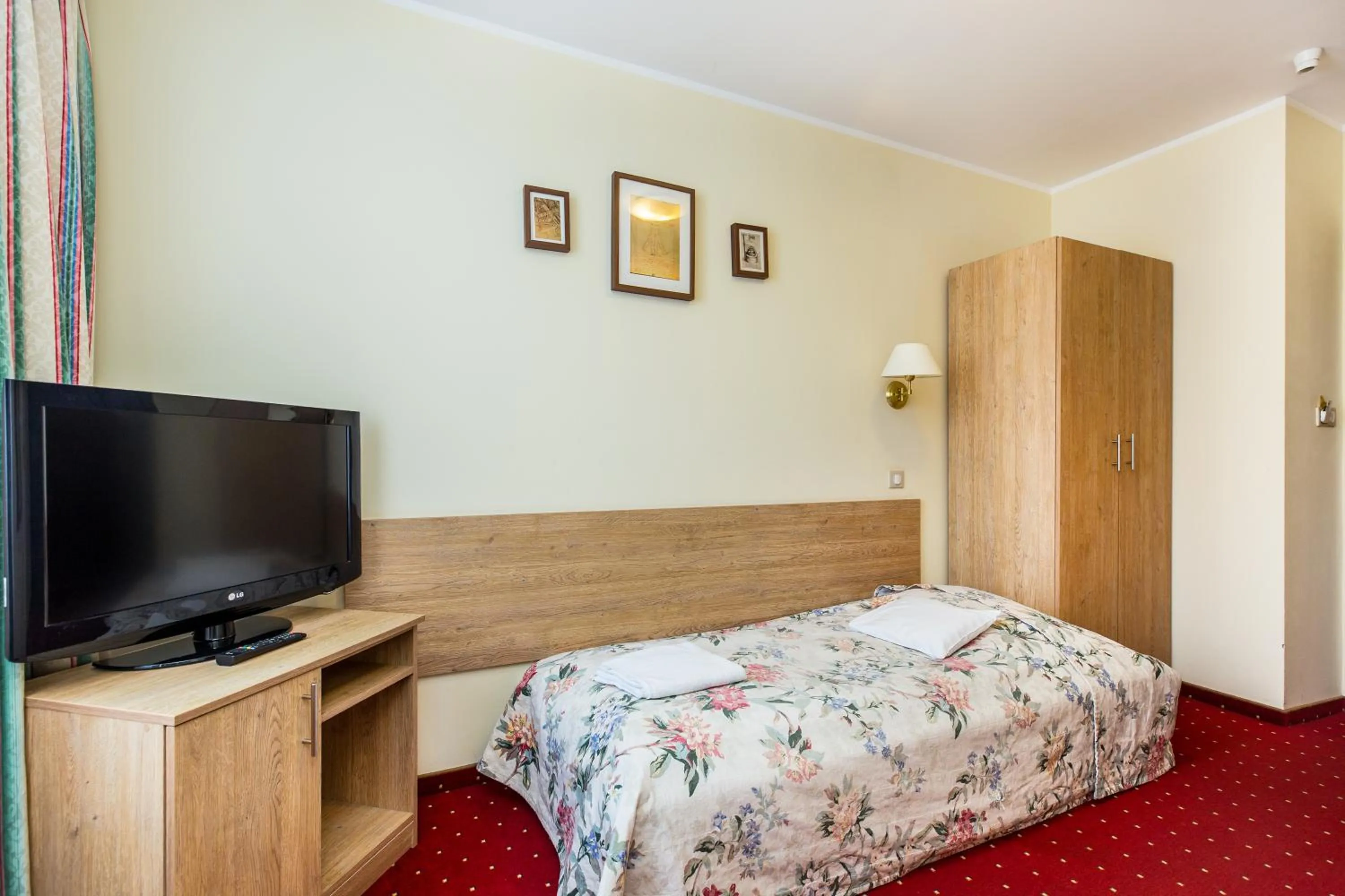 Bed in Willa Carlton