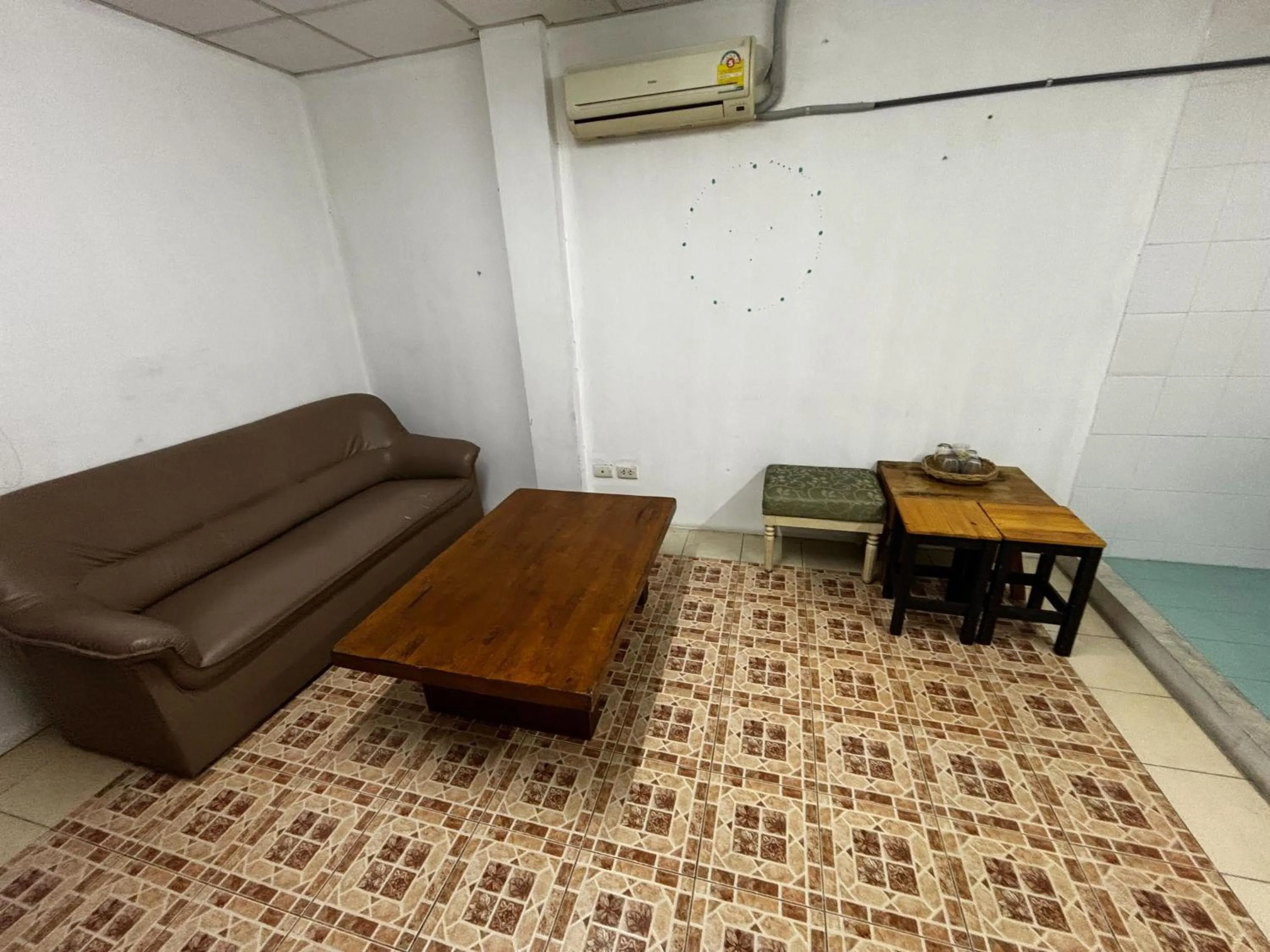 Seating area in Sukhum Sukhumvit-Onnut Guest House