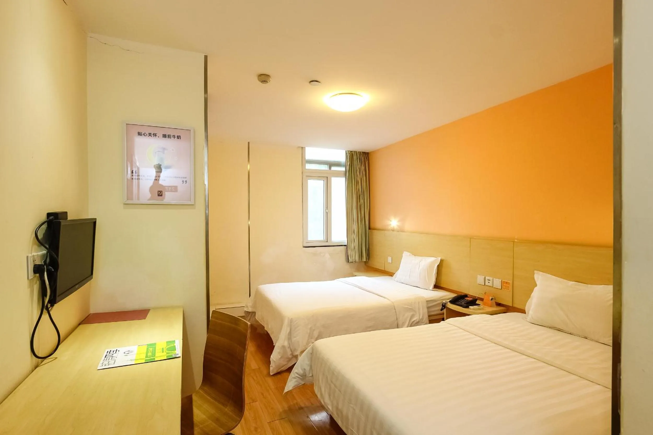 Decorative detail, Bed in 7Days Inn Guangzhou Meihuayuan Metro Station