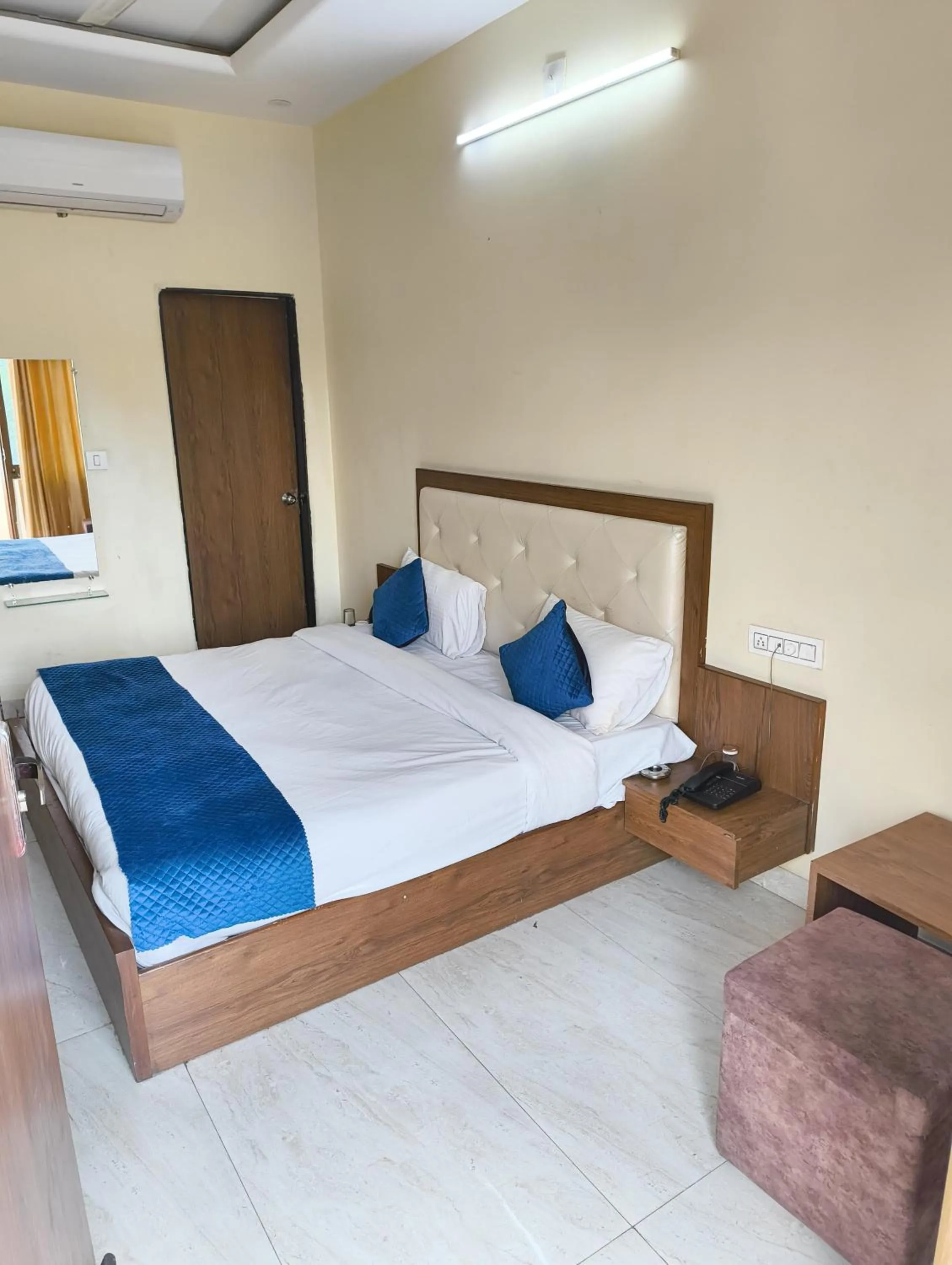 Standard Double Room - single occupancy in Hotel Valley Pride