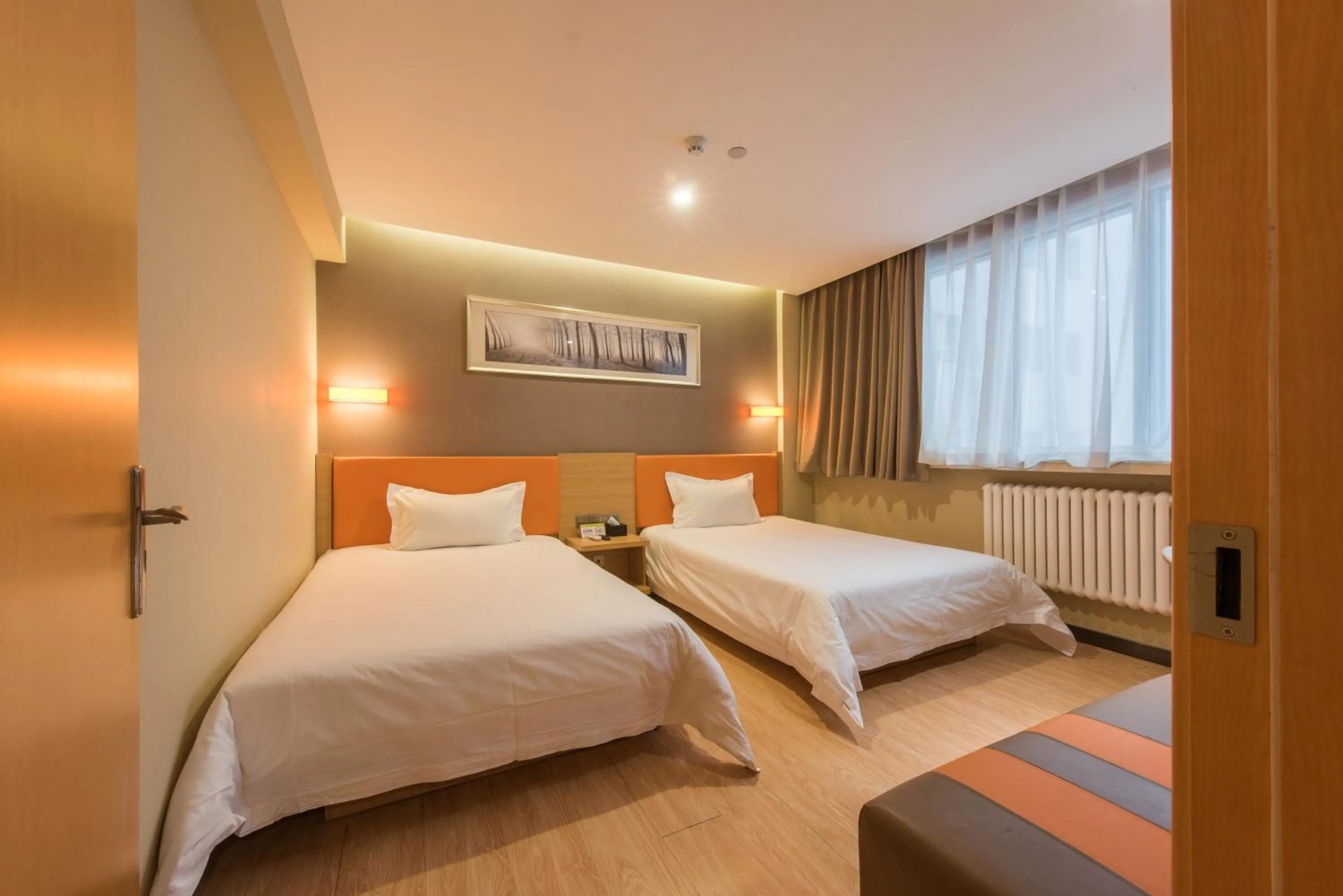 Photo of the whole room, Bed in IU Hotel Beijing West Coach Station Liuliqiao East Metro Station
