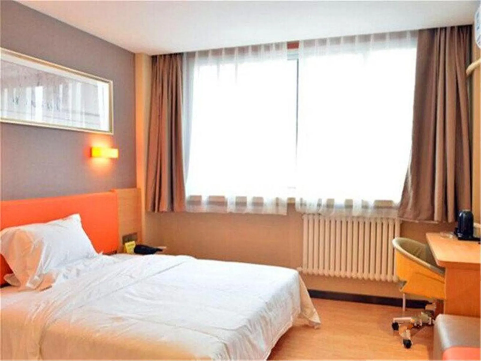 Bed in IU Hotel Beijing West Coach Station Liuliqiao East Metro Station