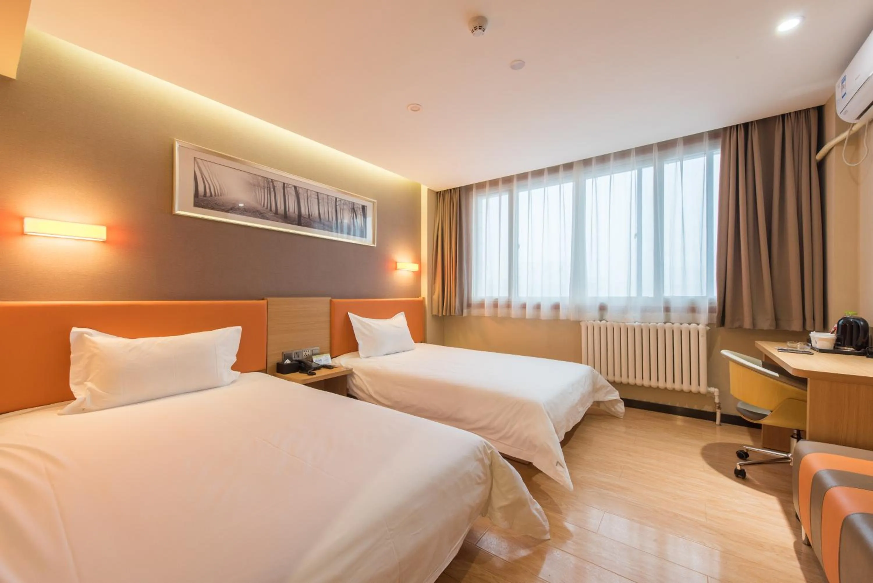 Photo of the whole room, Bed in IU Hotel Beijing West Coach Station Liuliqiao East Metro Station