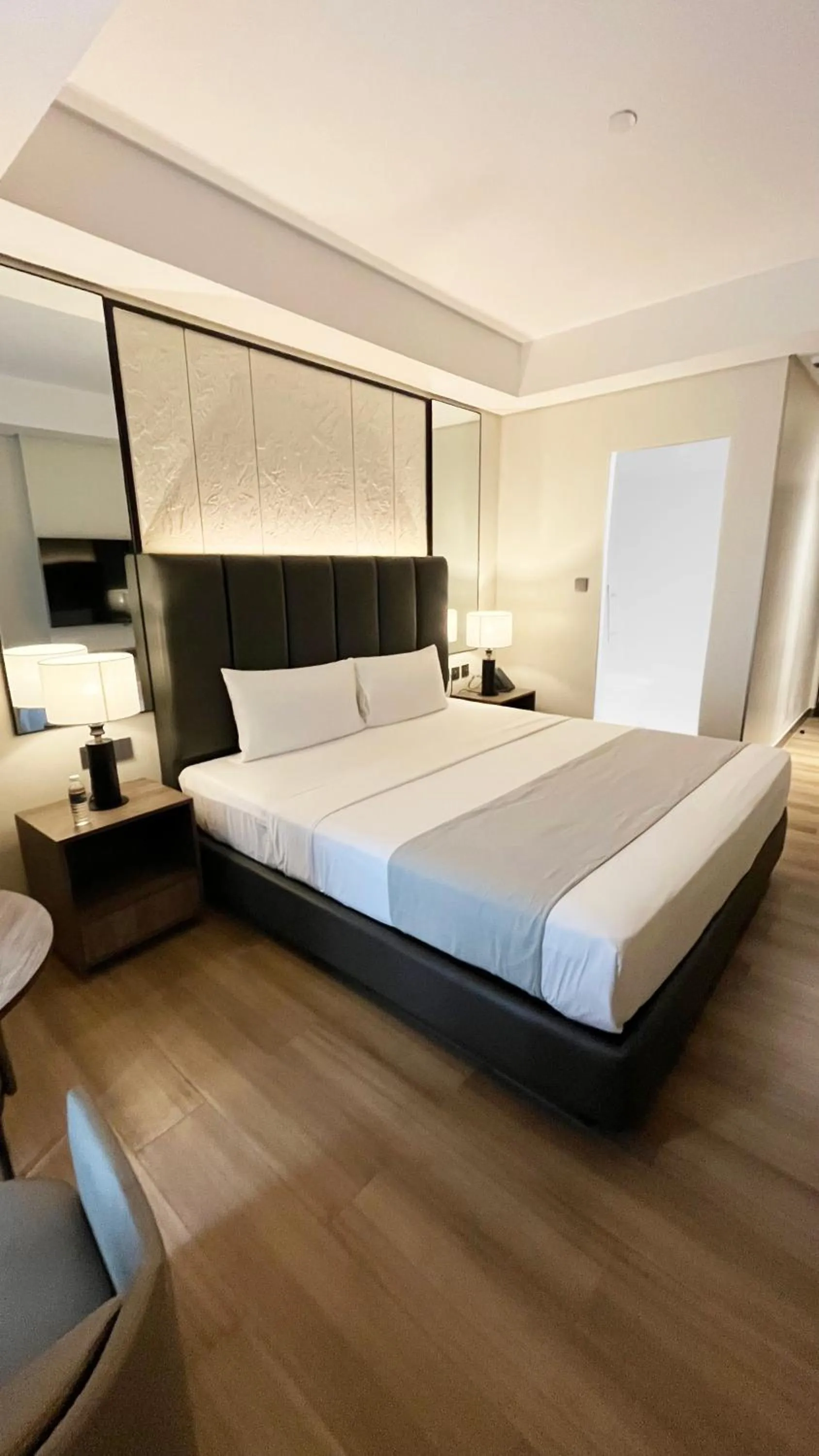 Bedroom, Bed in Vibe Hotel Alabang