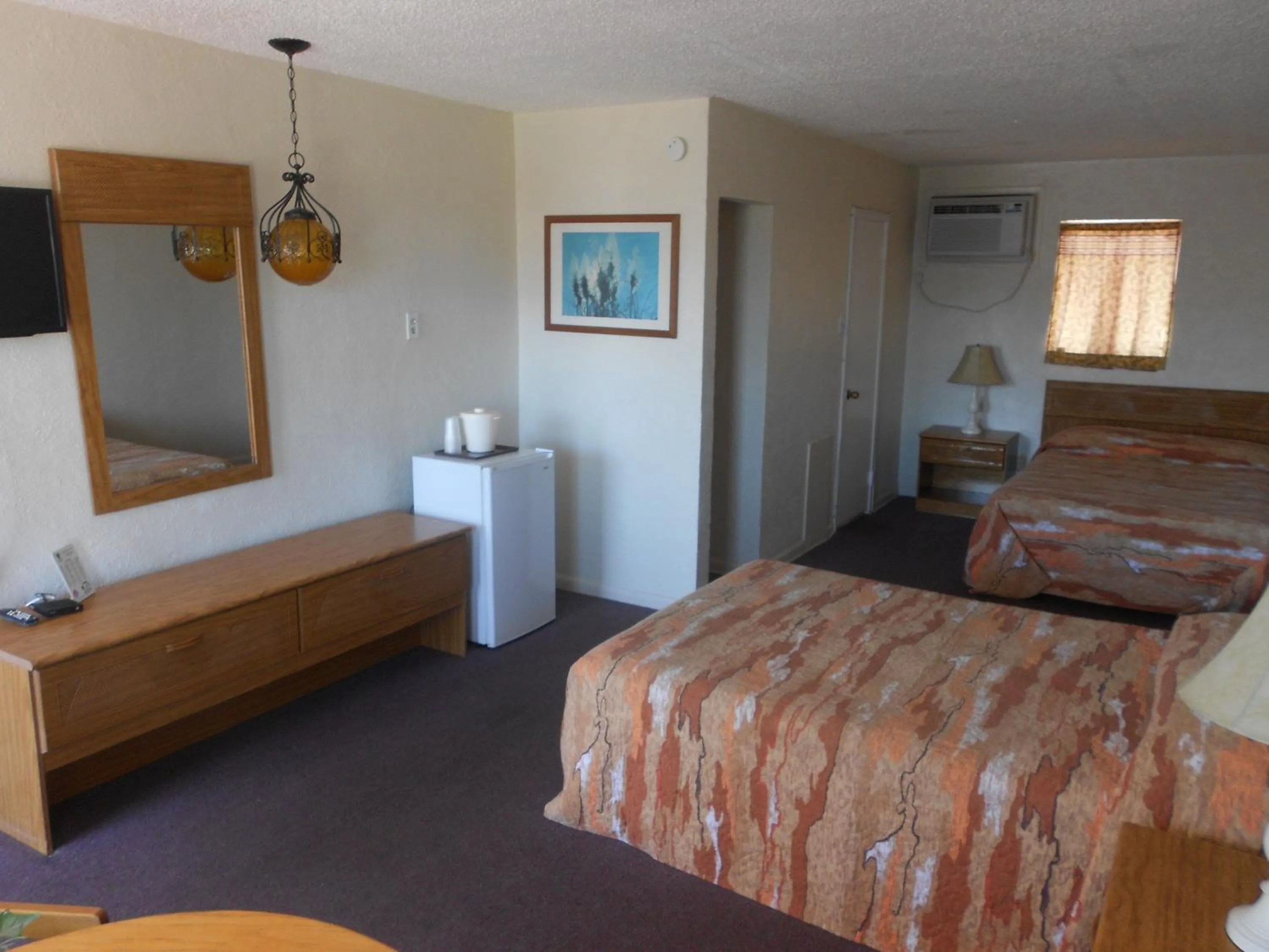 Photo of the whole room in Viking Motel
