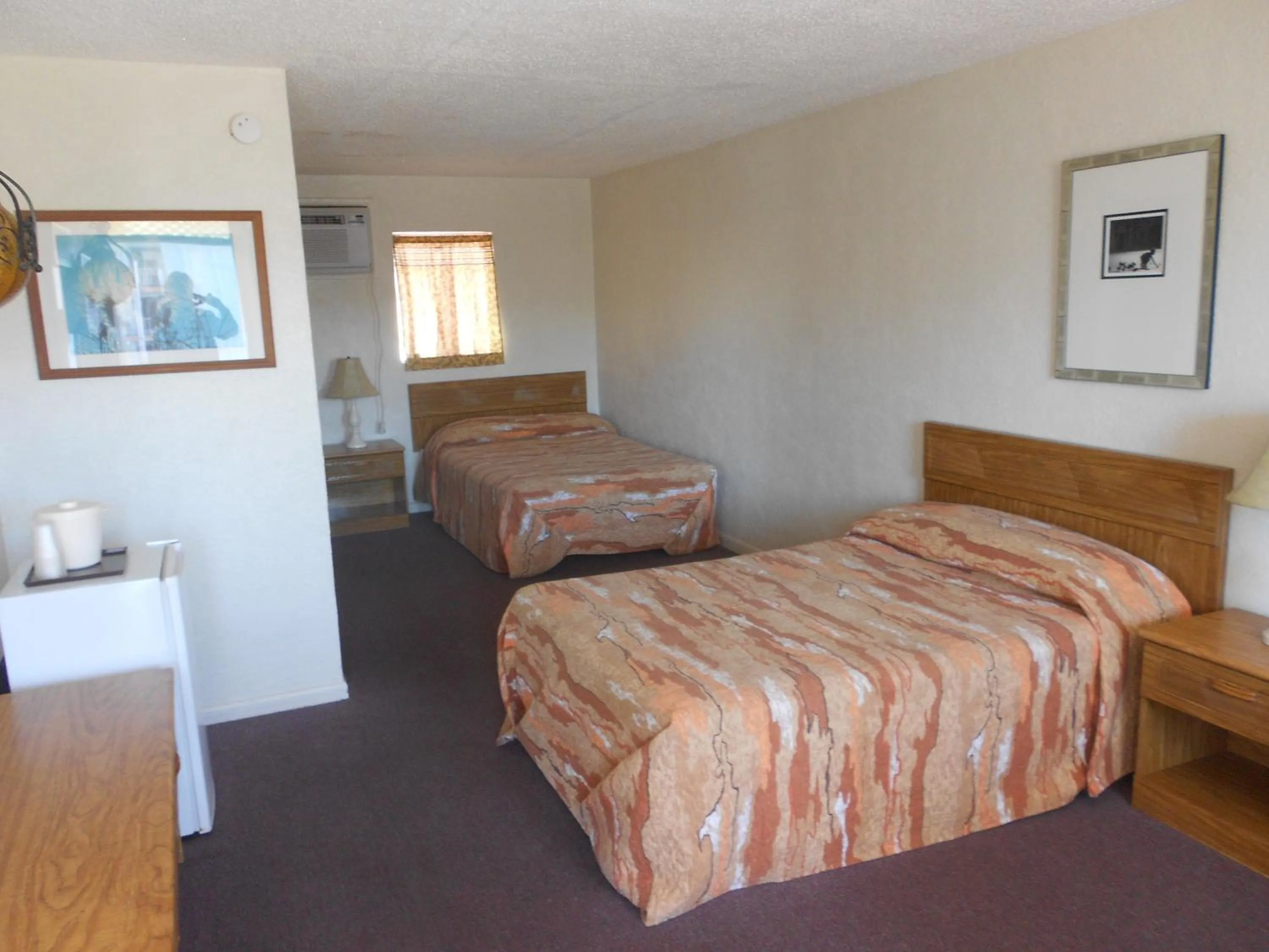 Photo of the whole room in Viking Motel